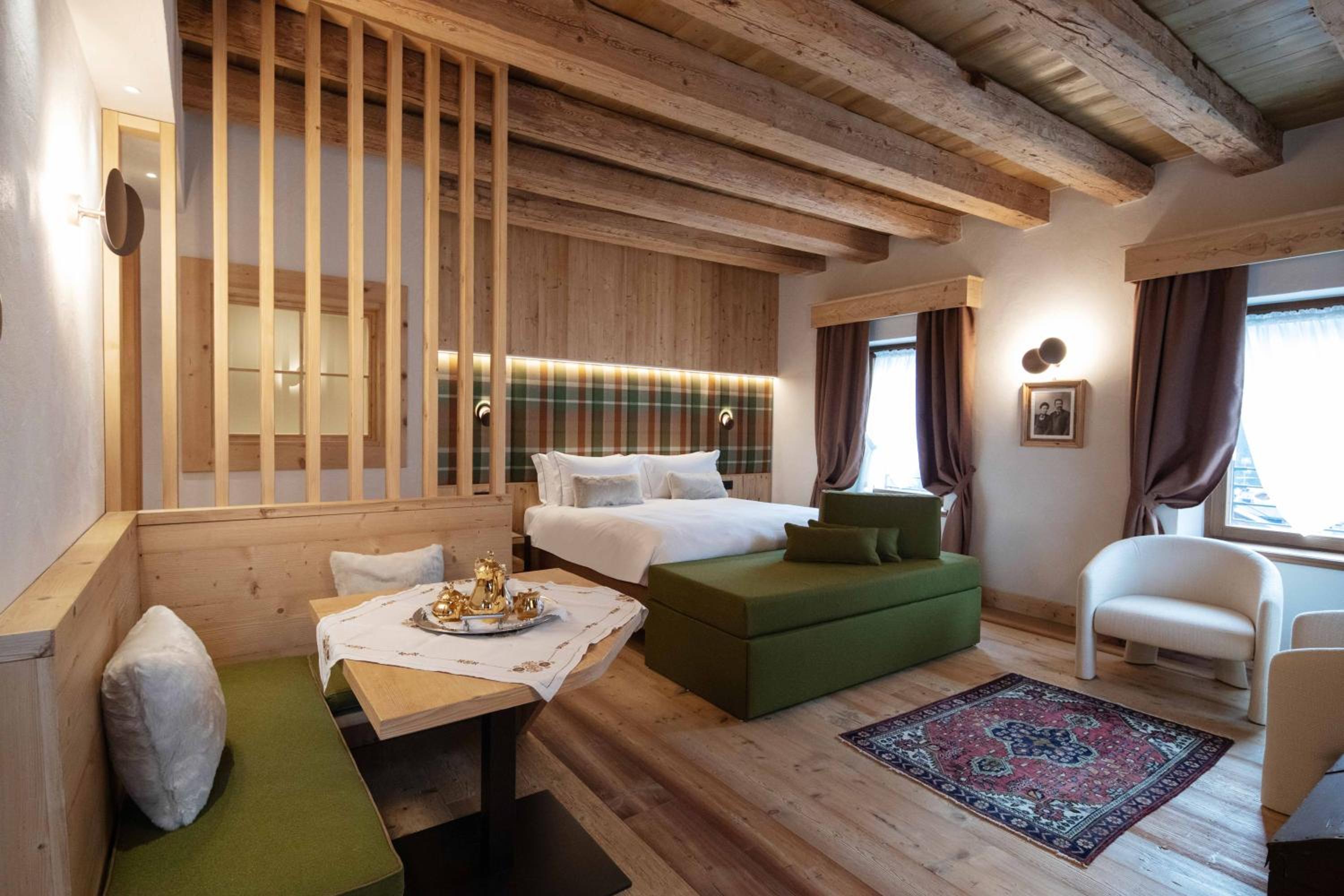 Deluxe King Room photo 1