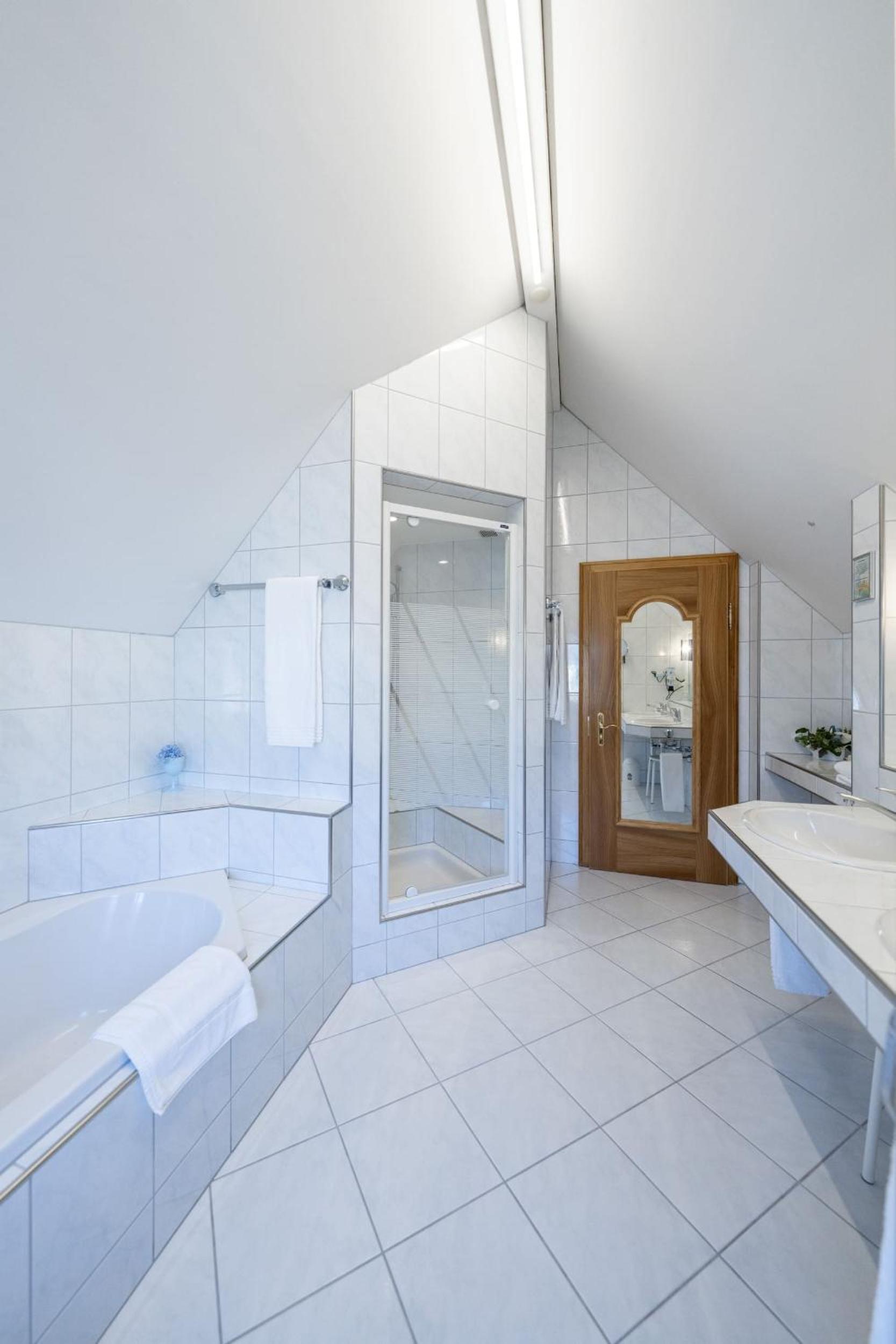 Superior King Suite