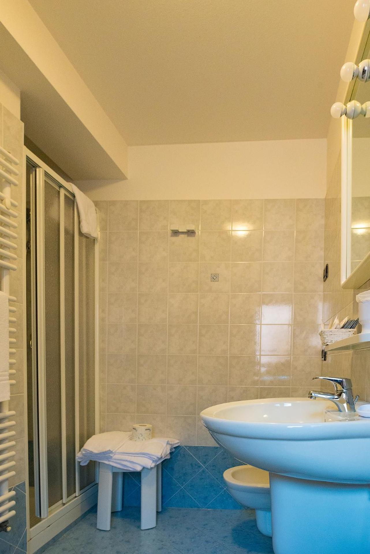 Triple Room with Balcony - Photo 5