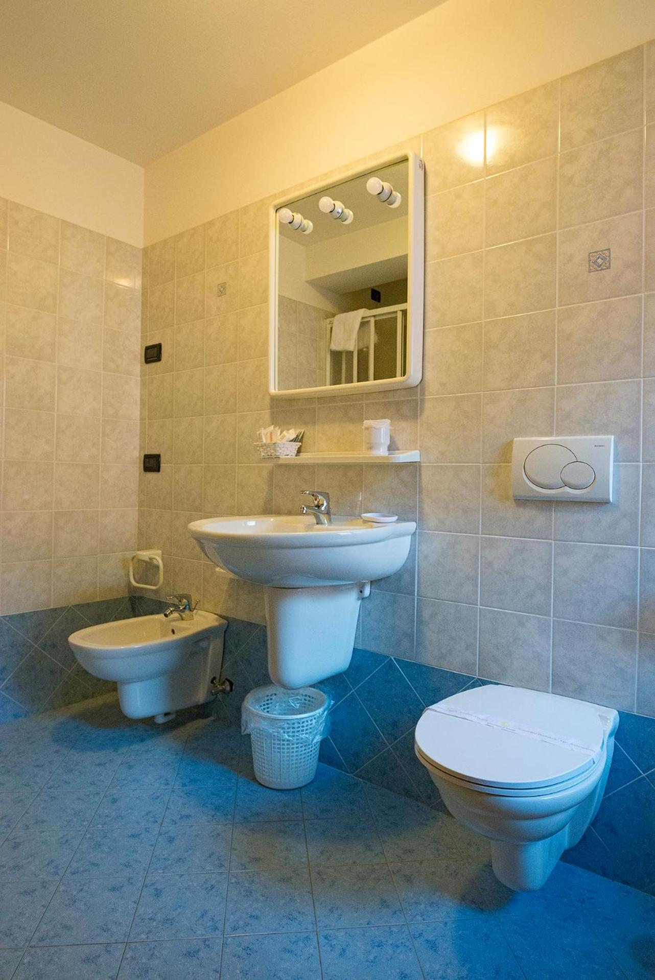 Triple Room with Balcony - Photo 6