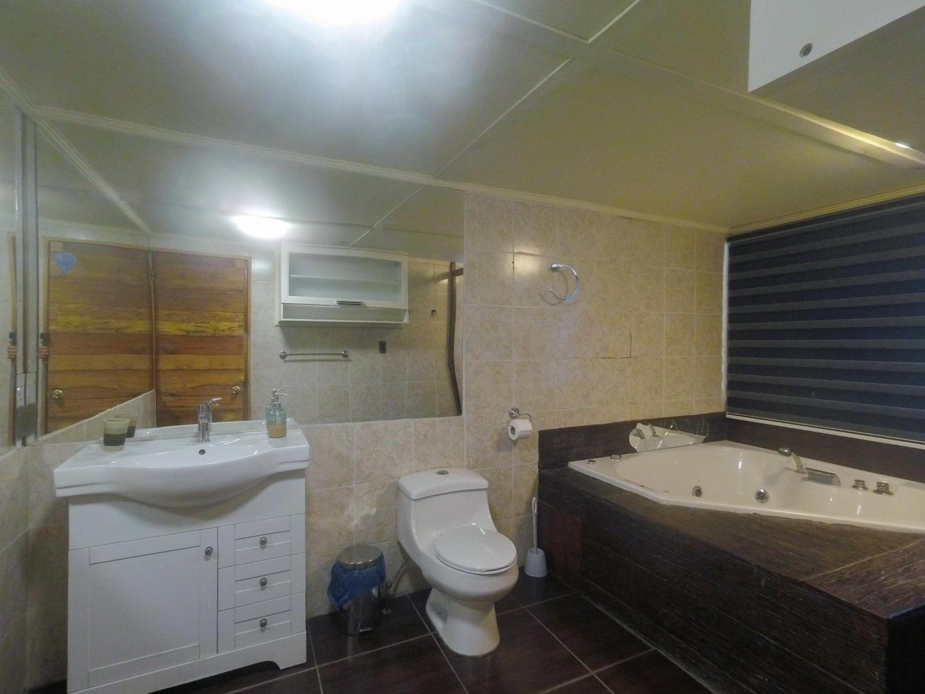 Five-Bedroom House photo 3