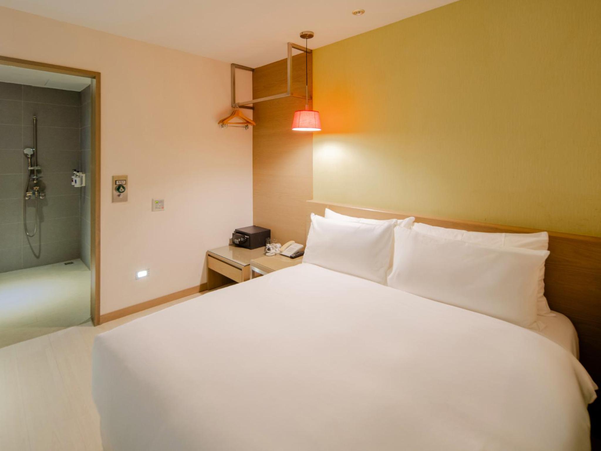 Double Room - Disability Access photo 3