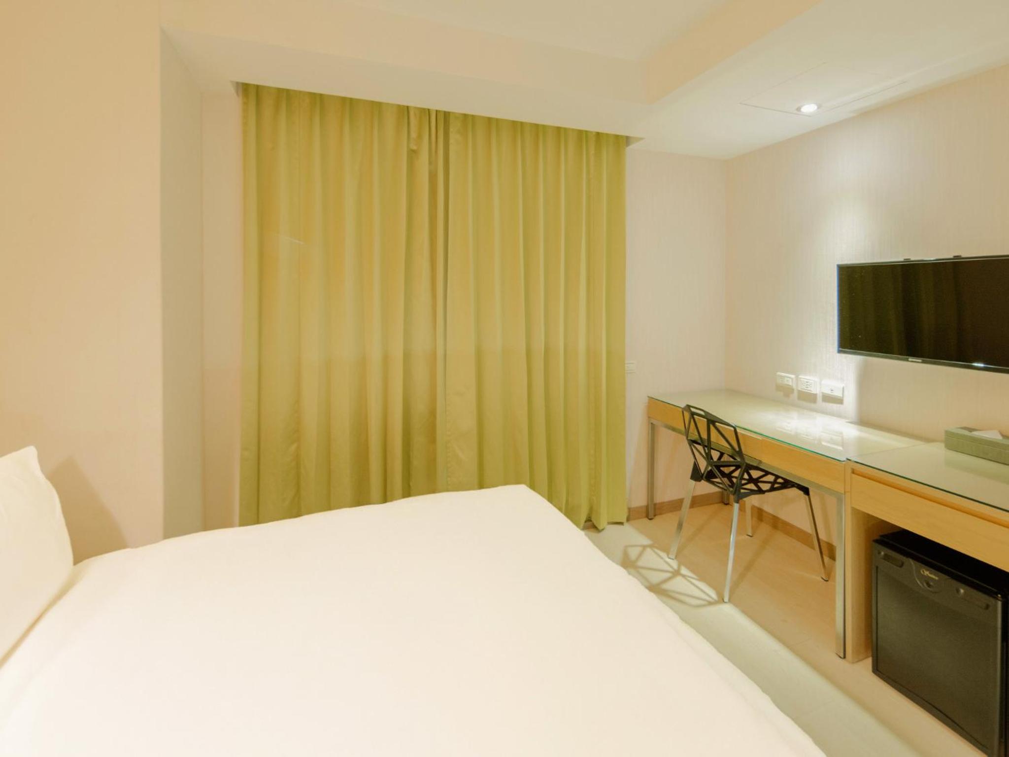 Double Room - Disability Access photo 2