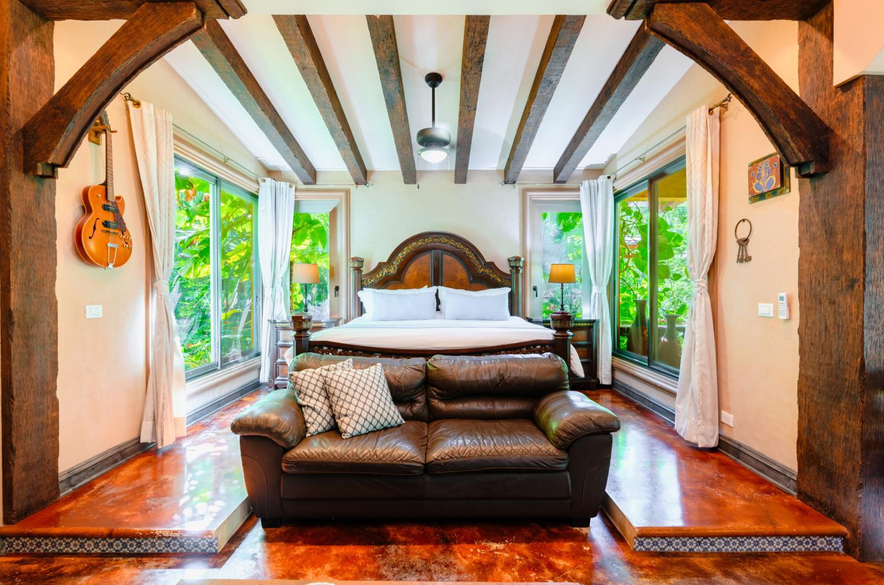Deluxe King Suite