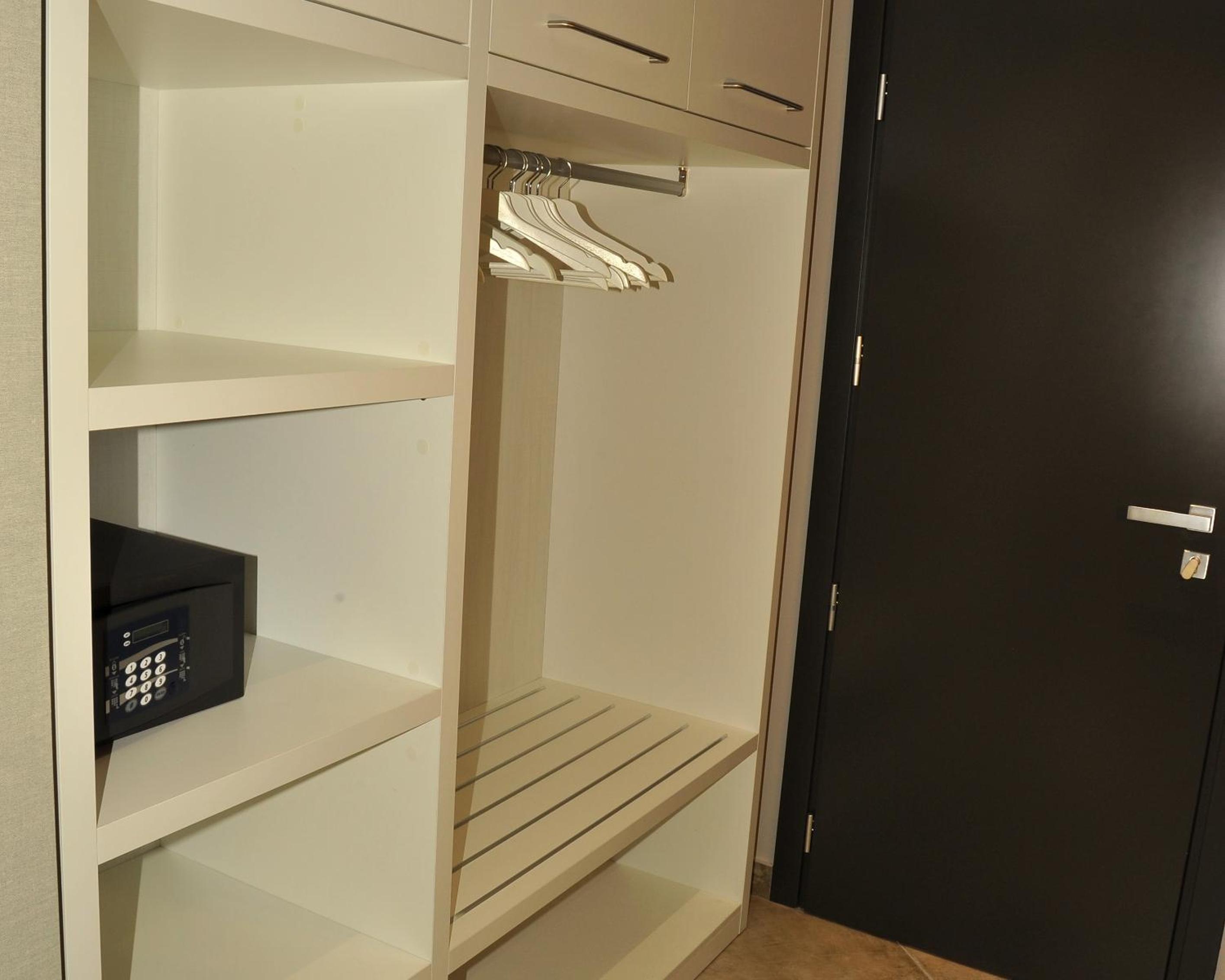 Standard Double or Twin Room - Photo 4