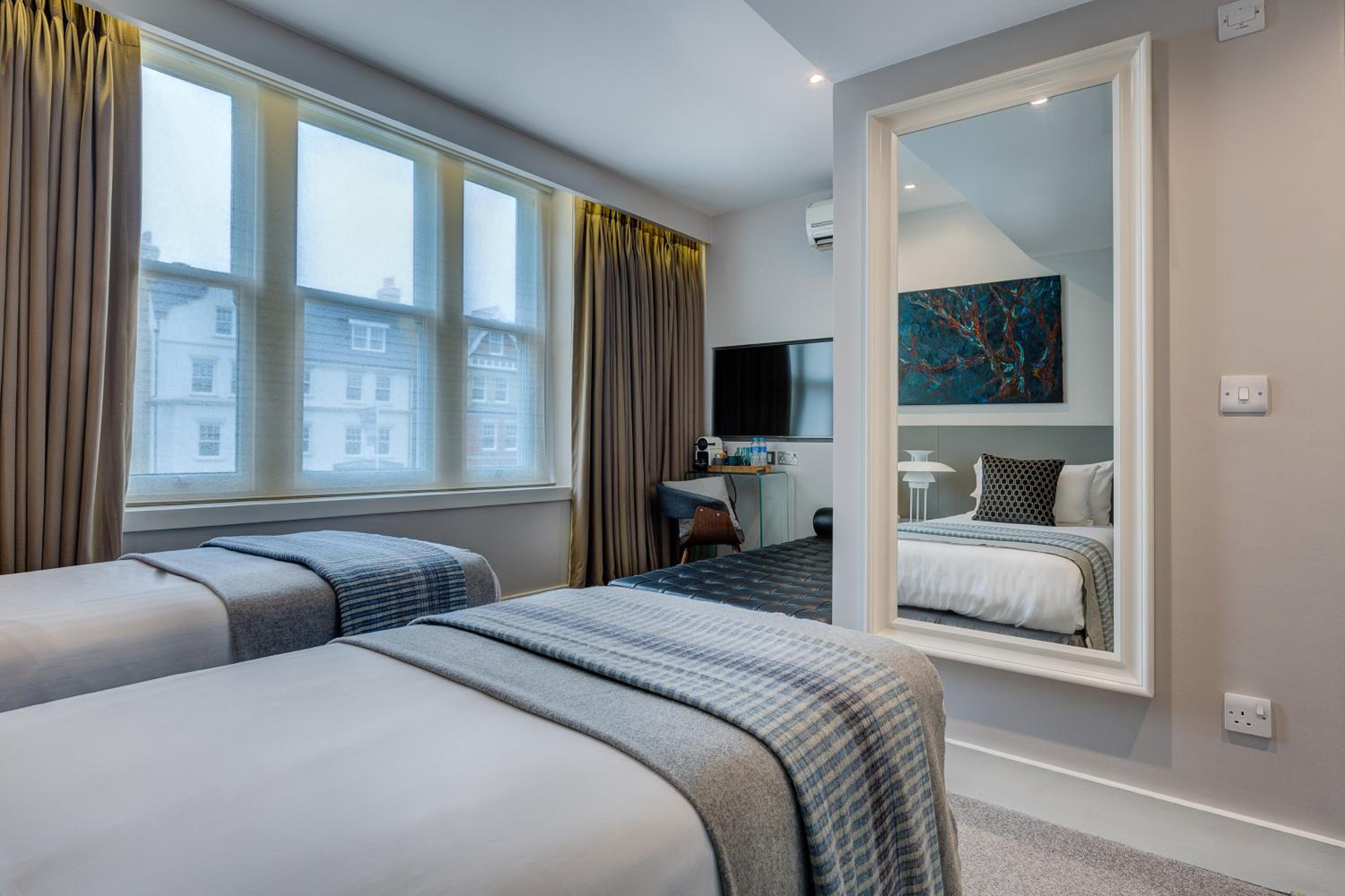 Deluxe Twin Room photo 3