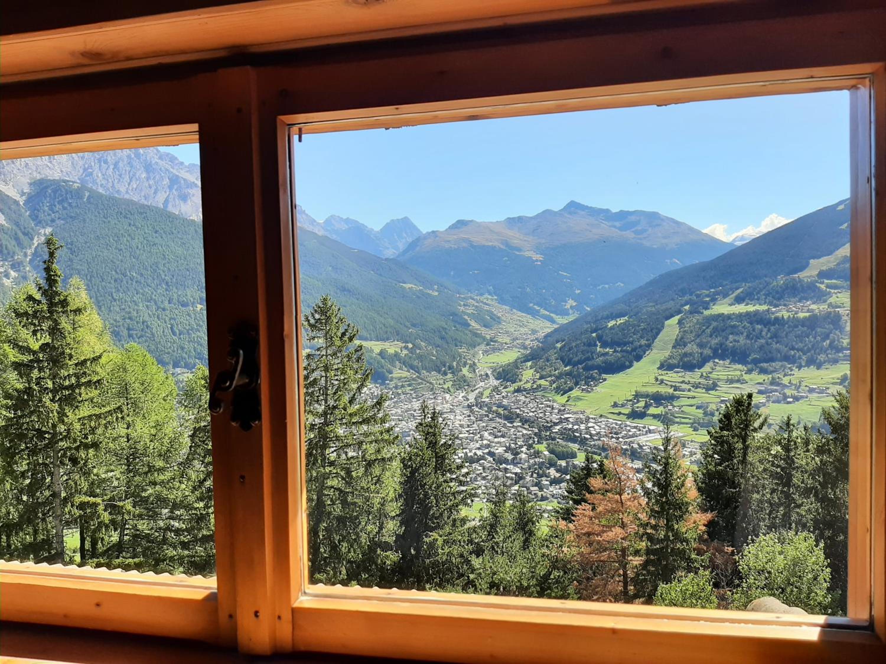 Quadruple Room with Mountain View photo 2