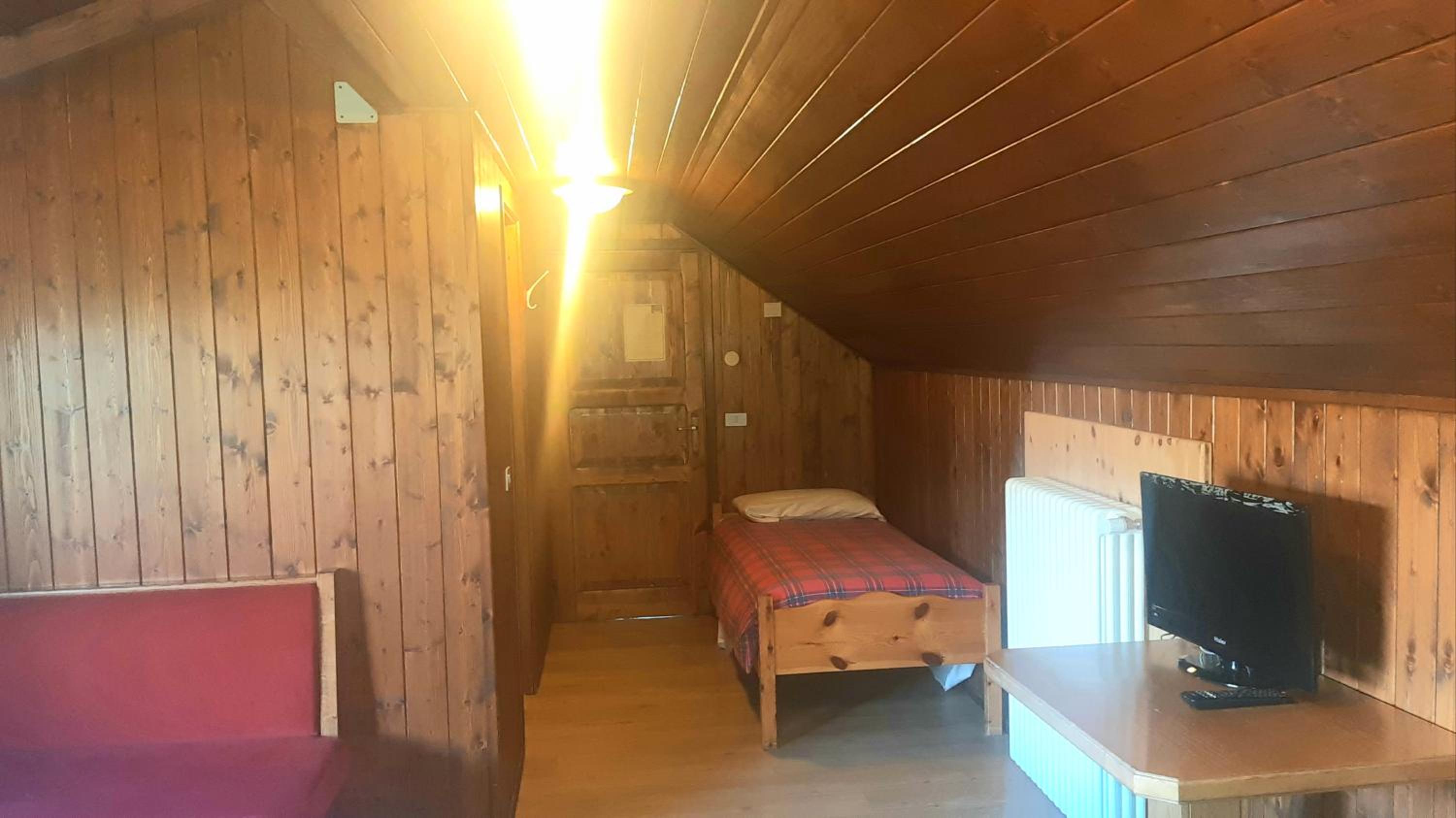 Quadruple Room with Mountain View photo 3