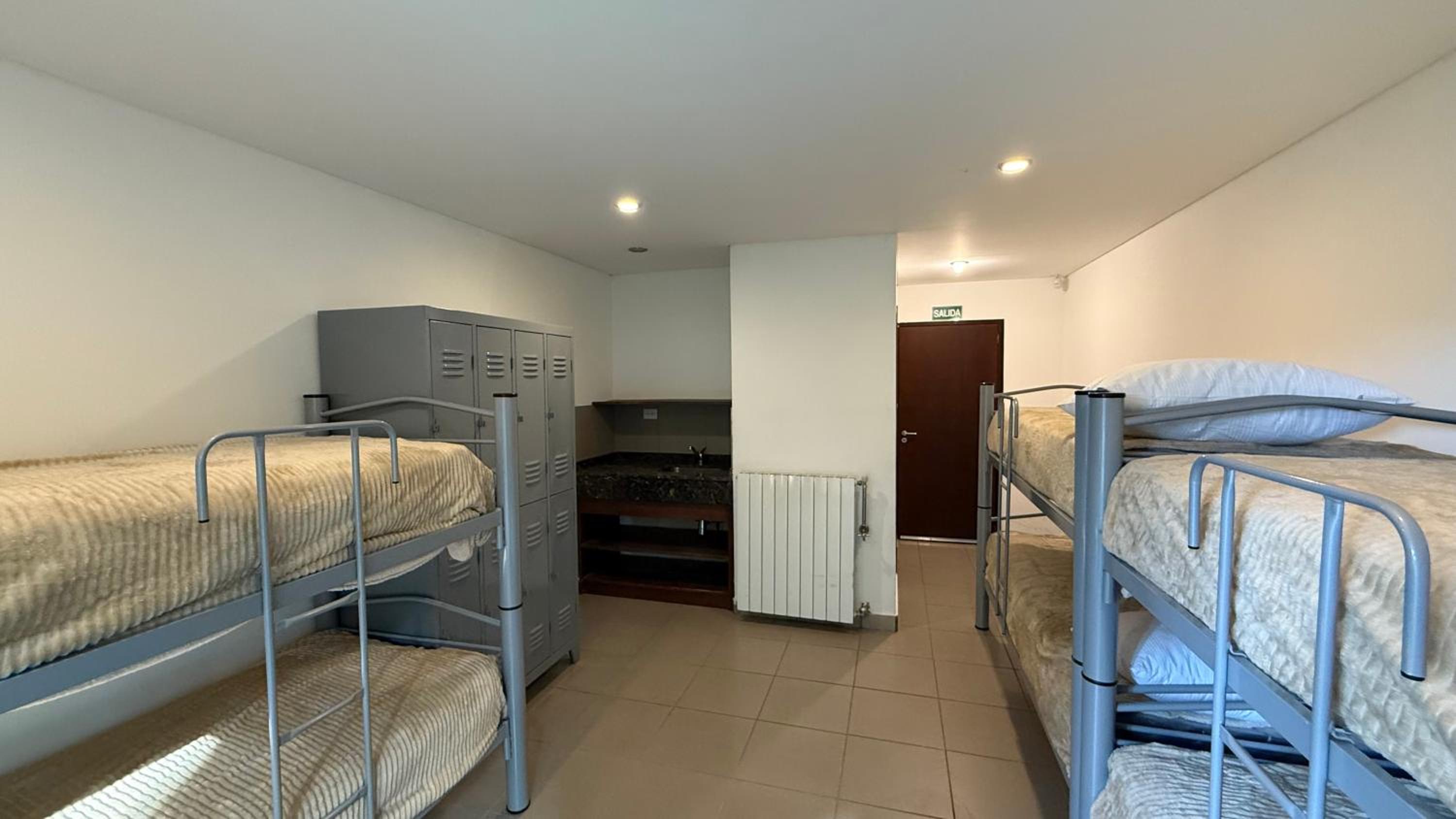 Bed in 6-Bed Mixed Dormitory Room photo 3