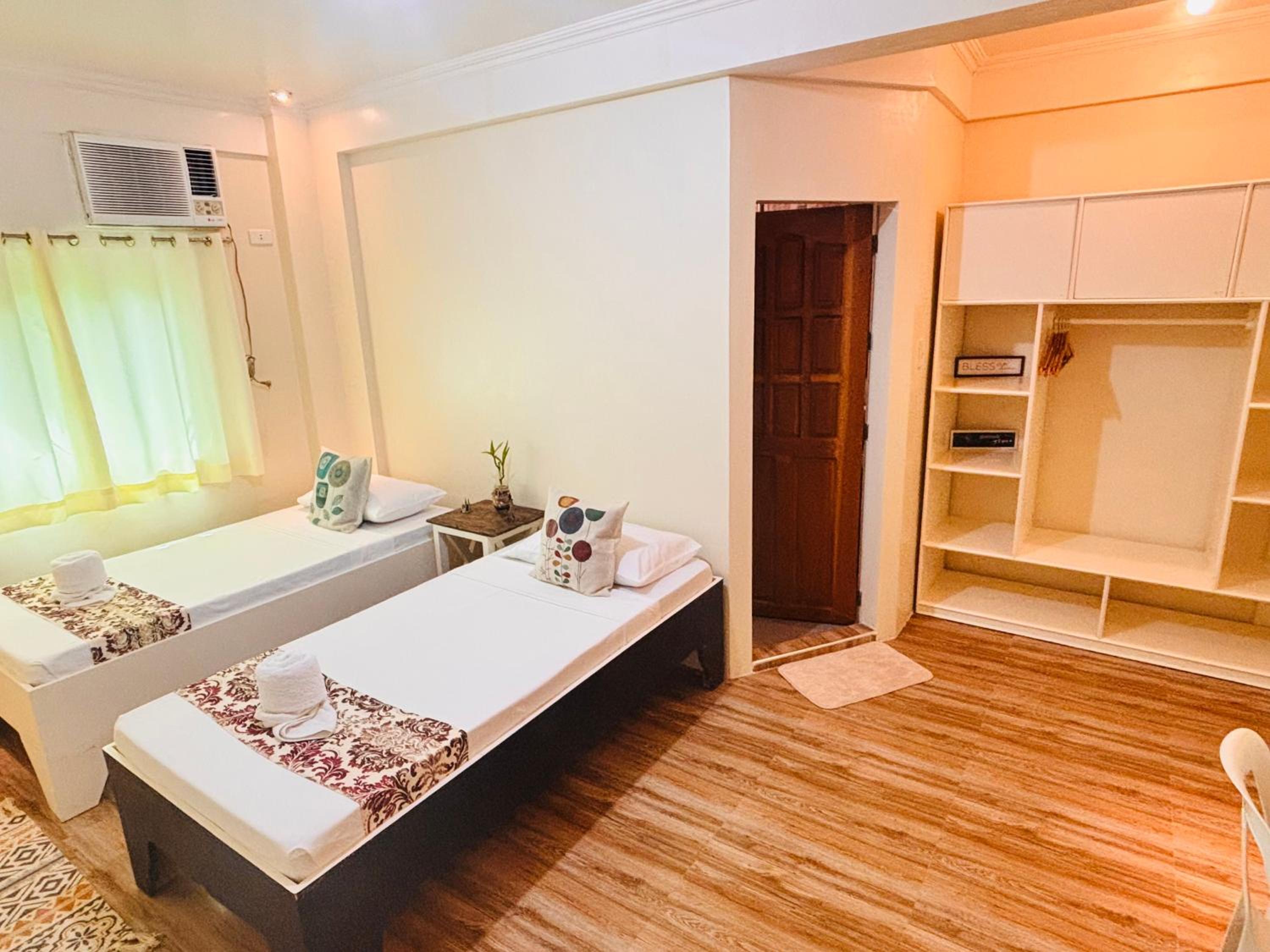 Deluxe Twin Room photo 3
