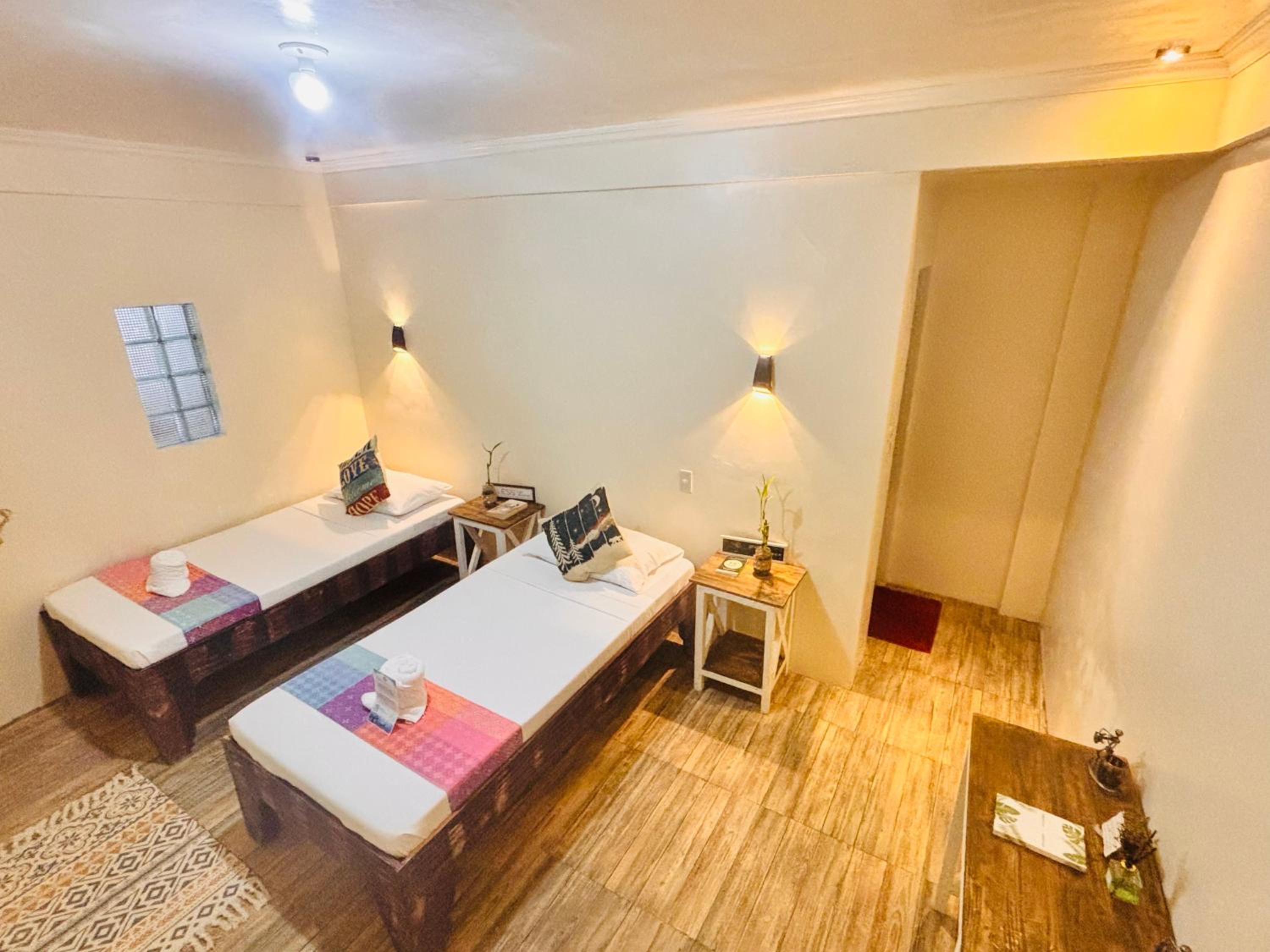 Standard Twin Room - Photo 2