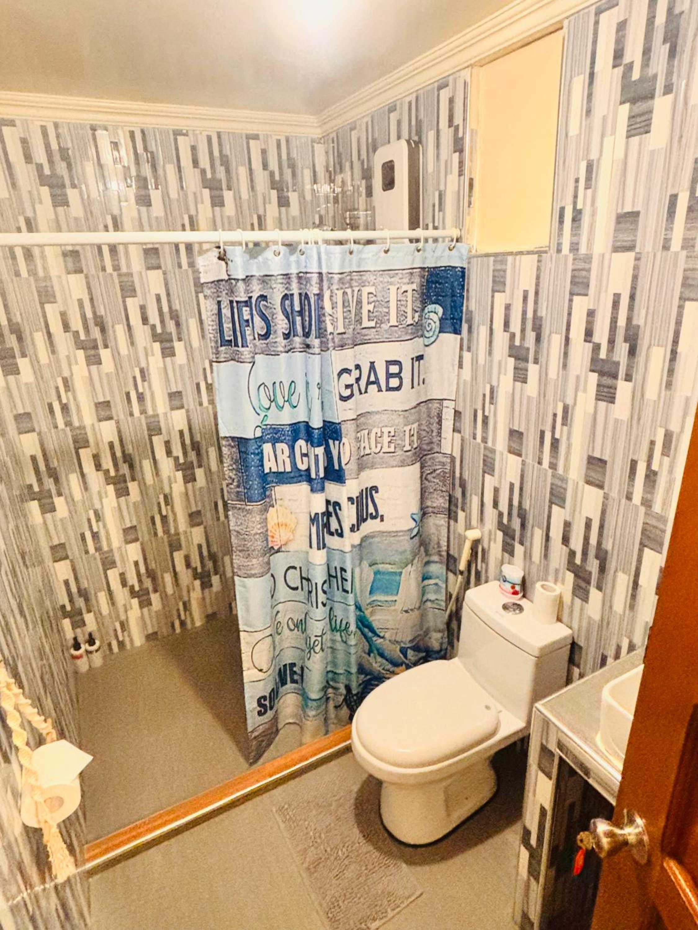 Single Room with Bathroom photo 2