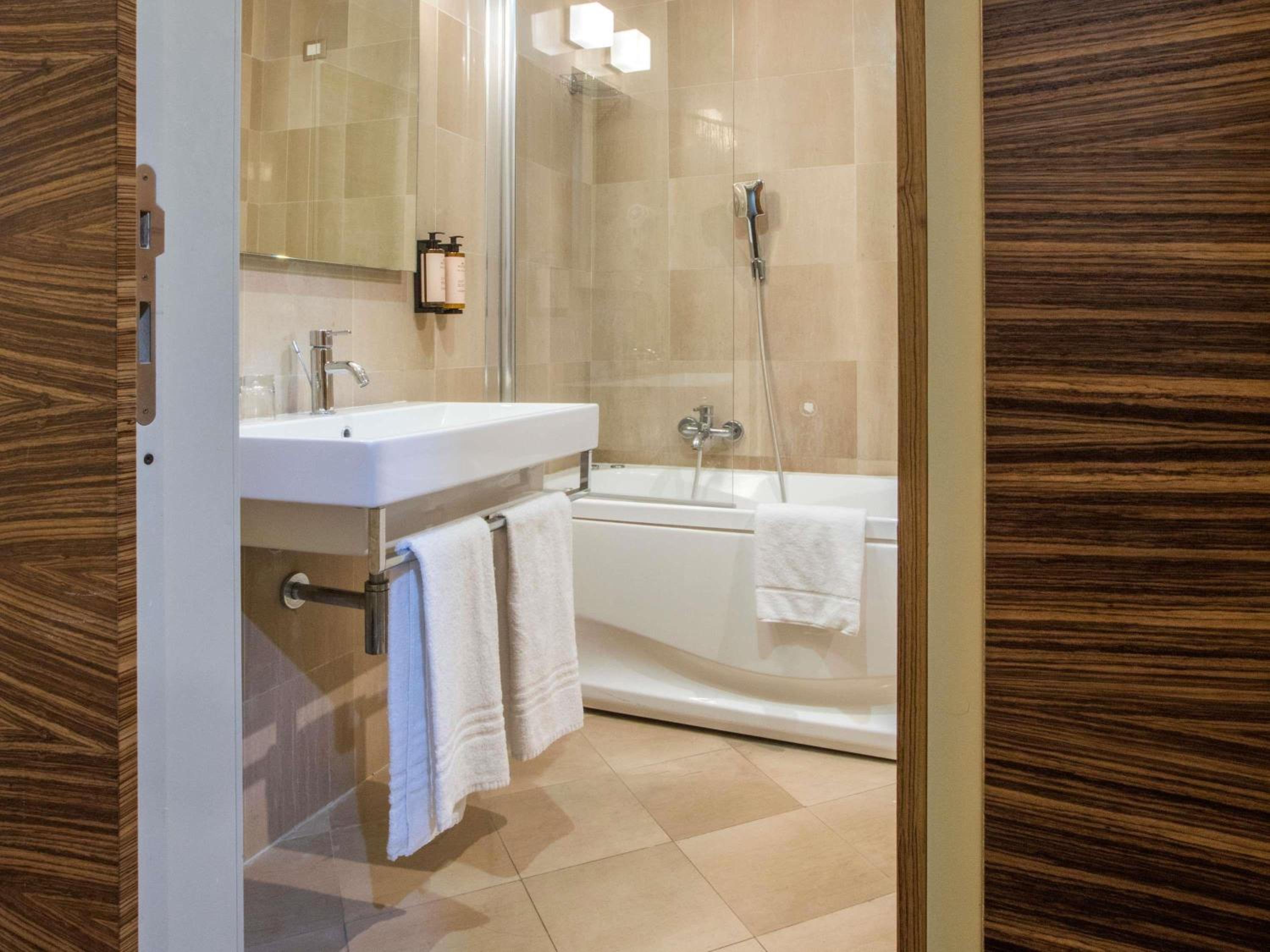 Junior Suite with Two Spaces and Terrace photo 2