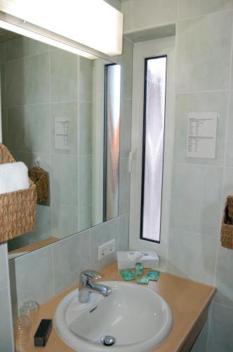 Triple Room - Hotel or Guest House photo 2