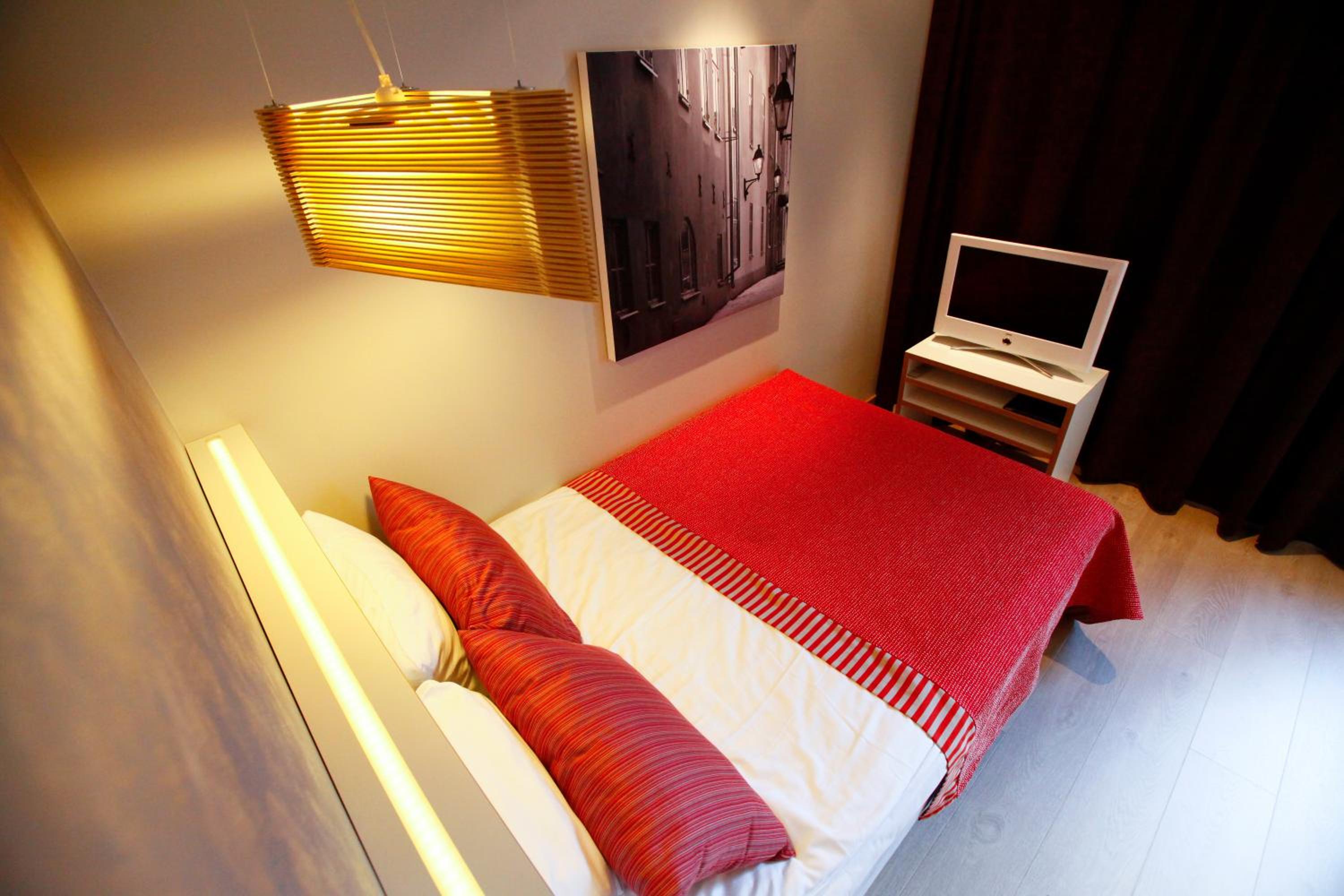 Small Double Room - Photo 2