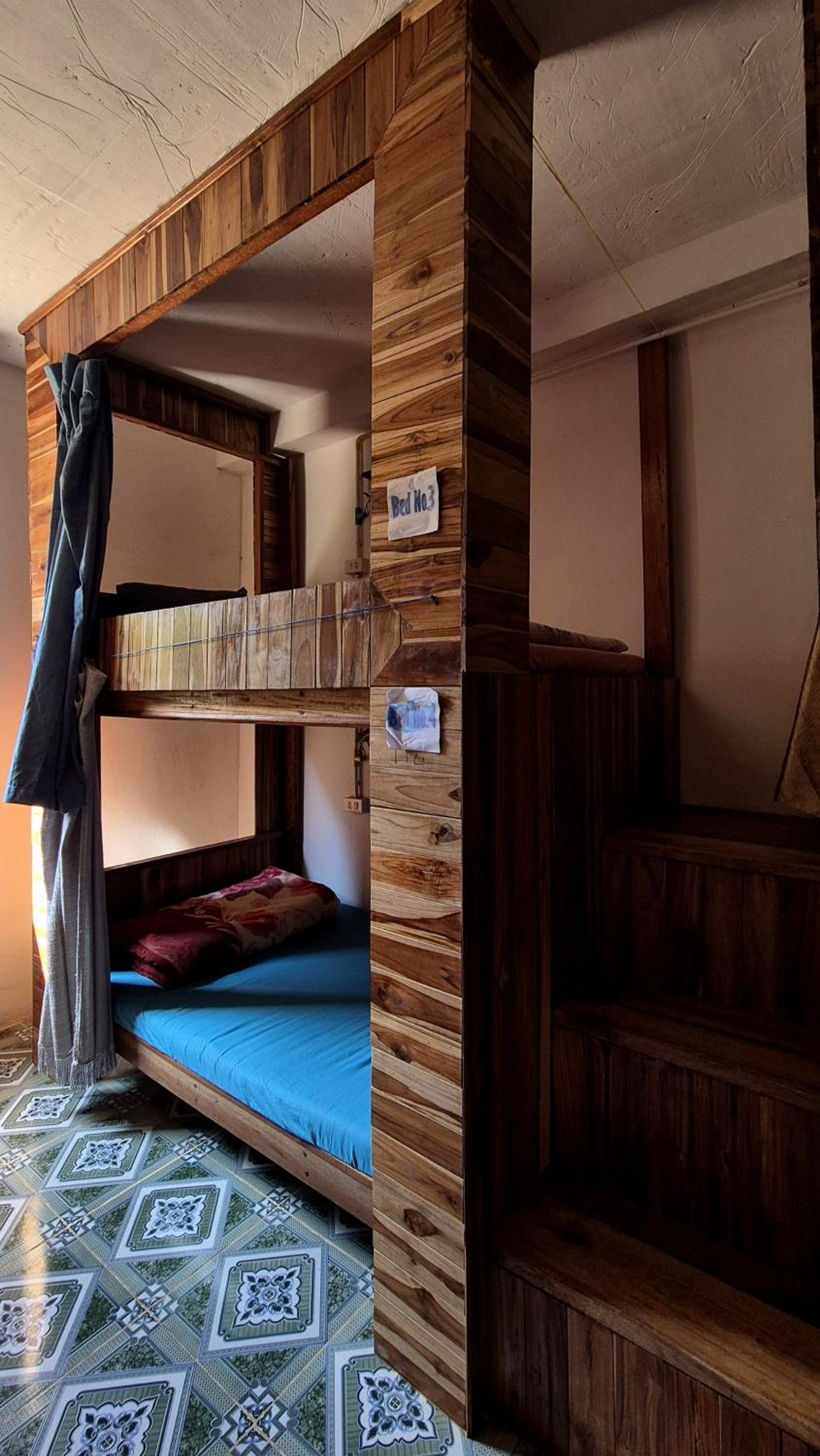 Bed in 8-Bed Mixed Dormitory Room photo 1