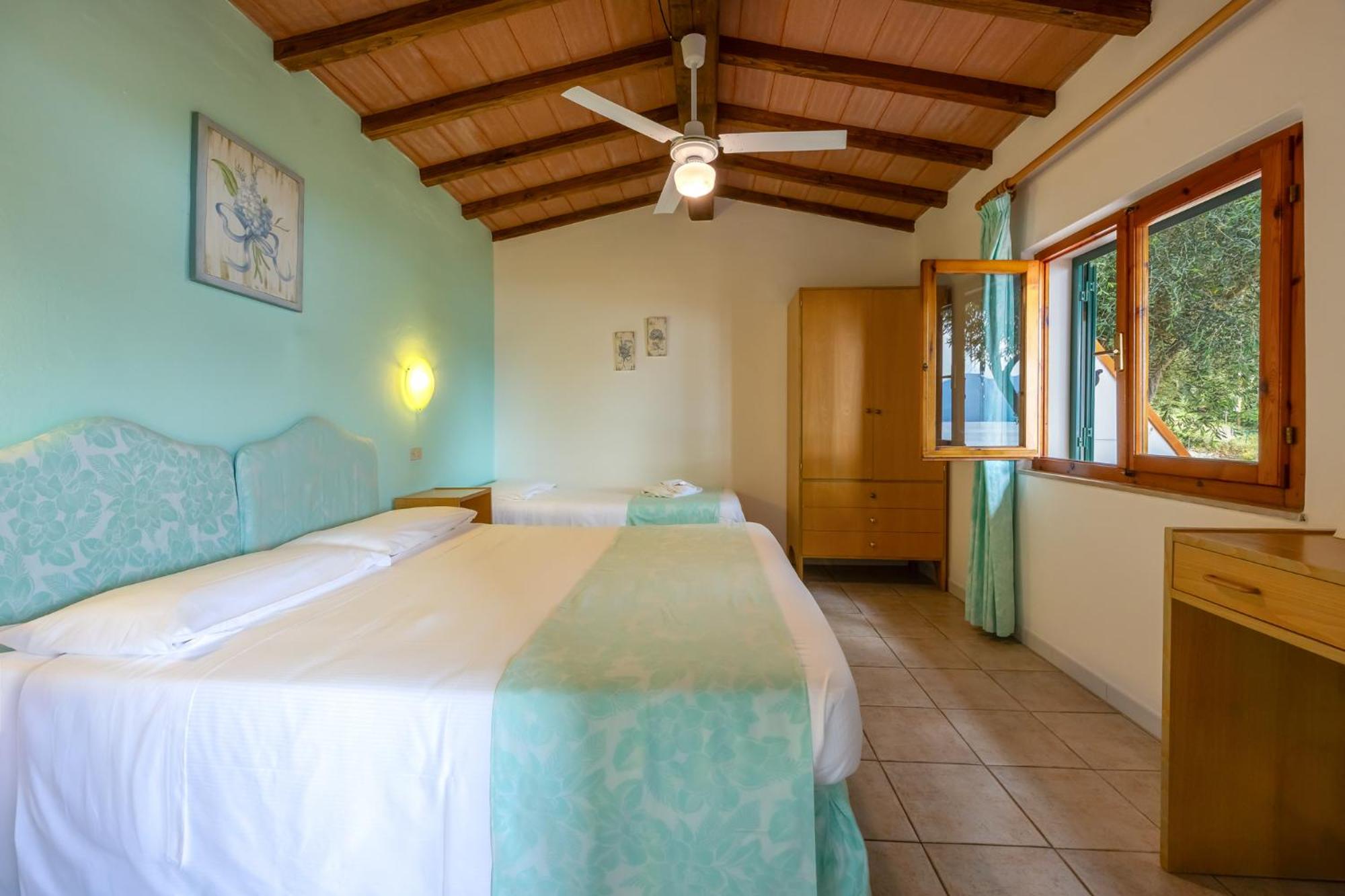 Double Room with Extra Bed With Terrace and Sea View photo 2