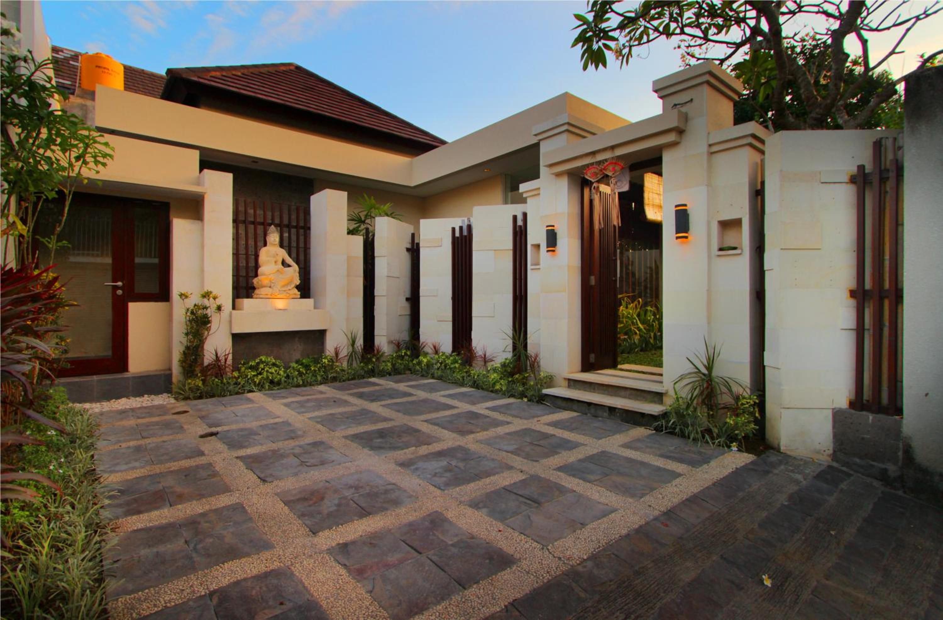 Three-Bedroom Villa - Photo 6