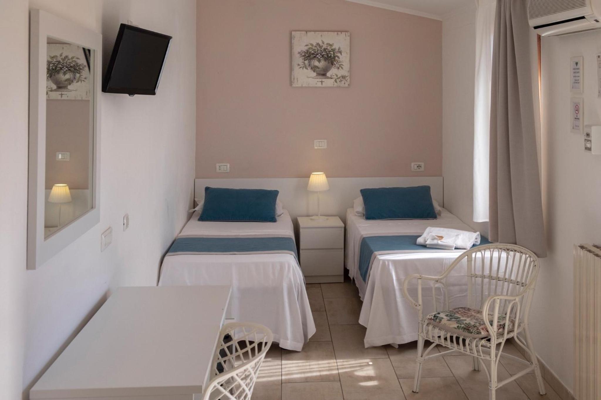Twin Room with Balcony photo 3