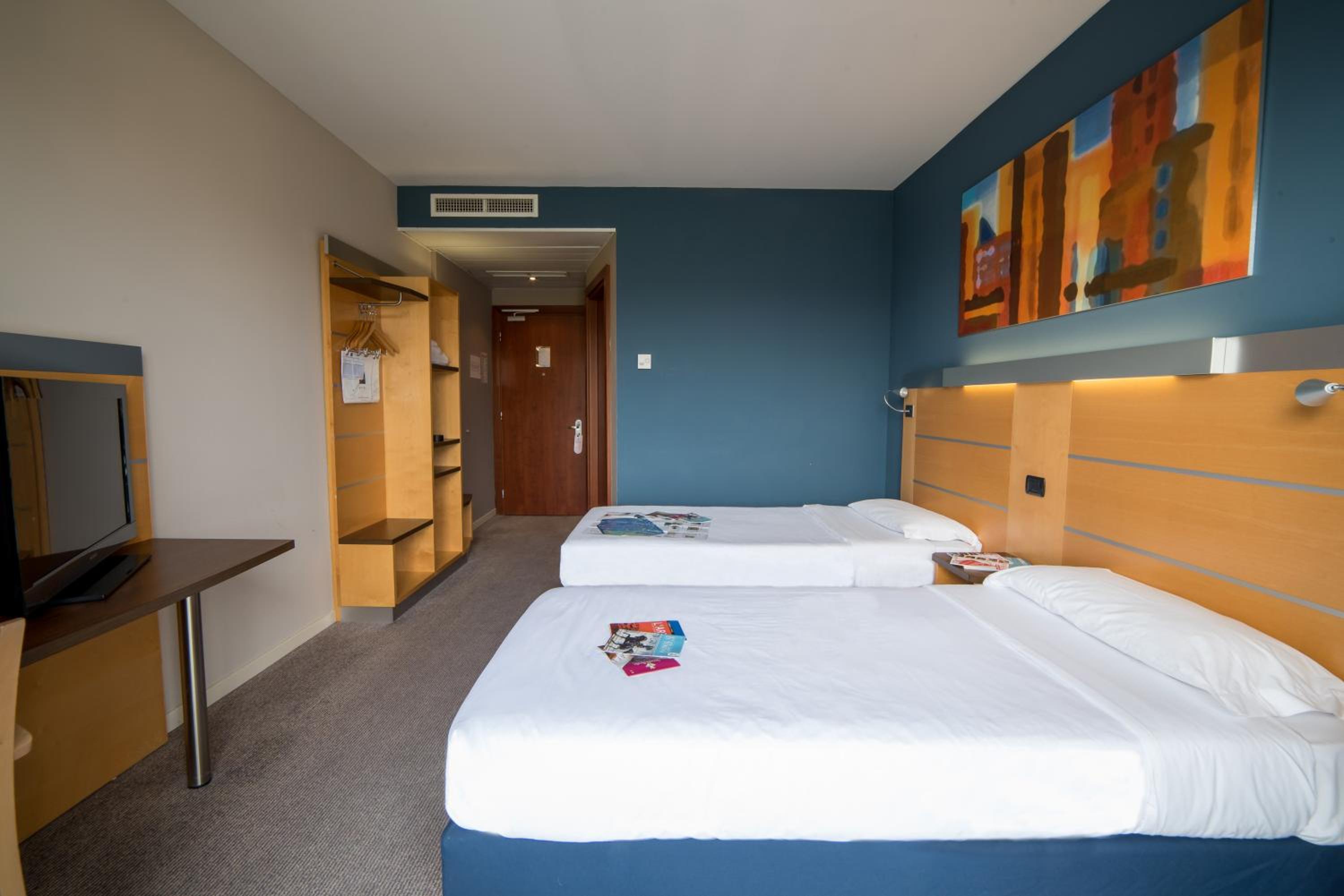 Standard Twin Room - Photo 5