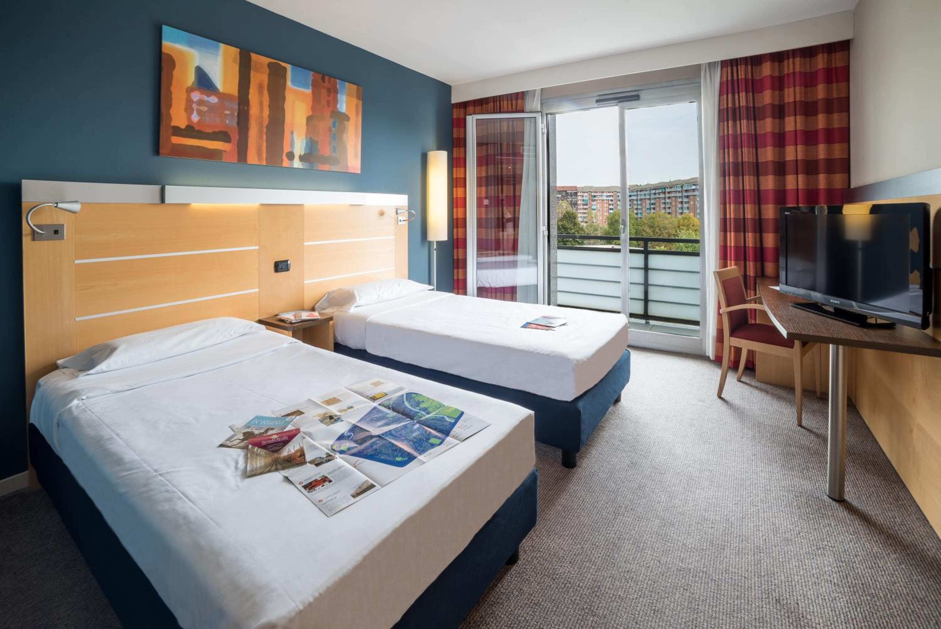 Standard Twin Room - Photo 1