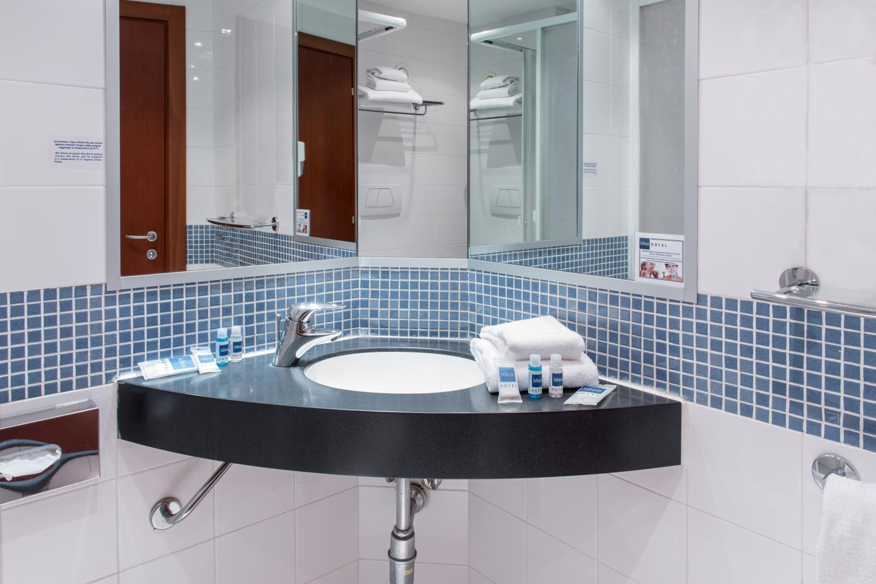 Standard Triple Room - Photo 3