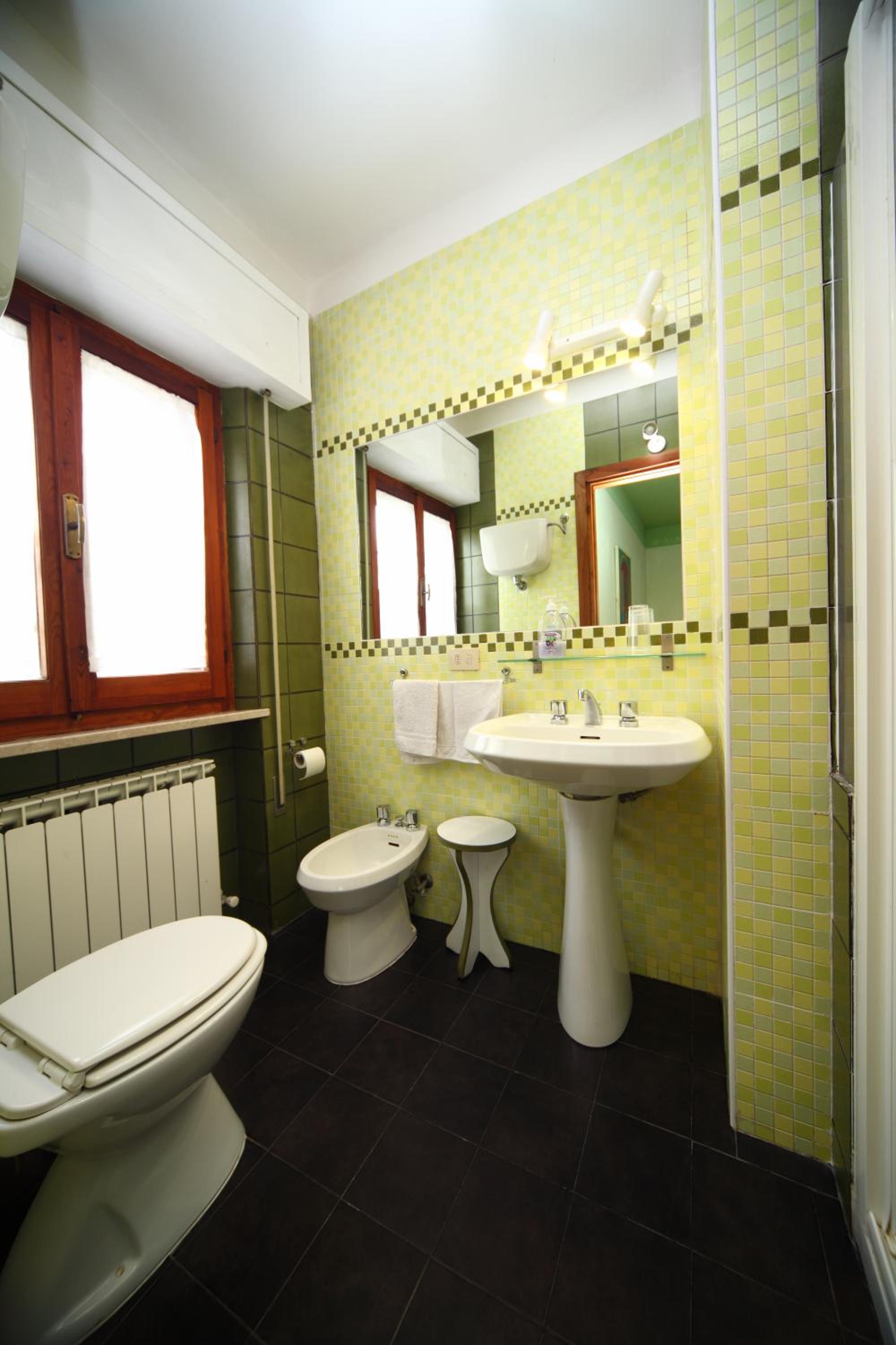 Double or Twin Room with Private Bathroom photo 2