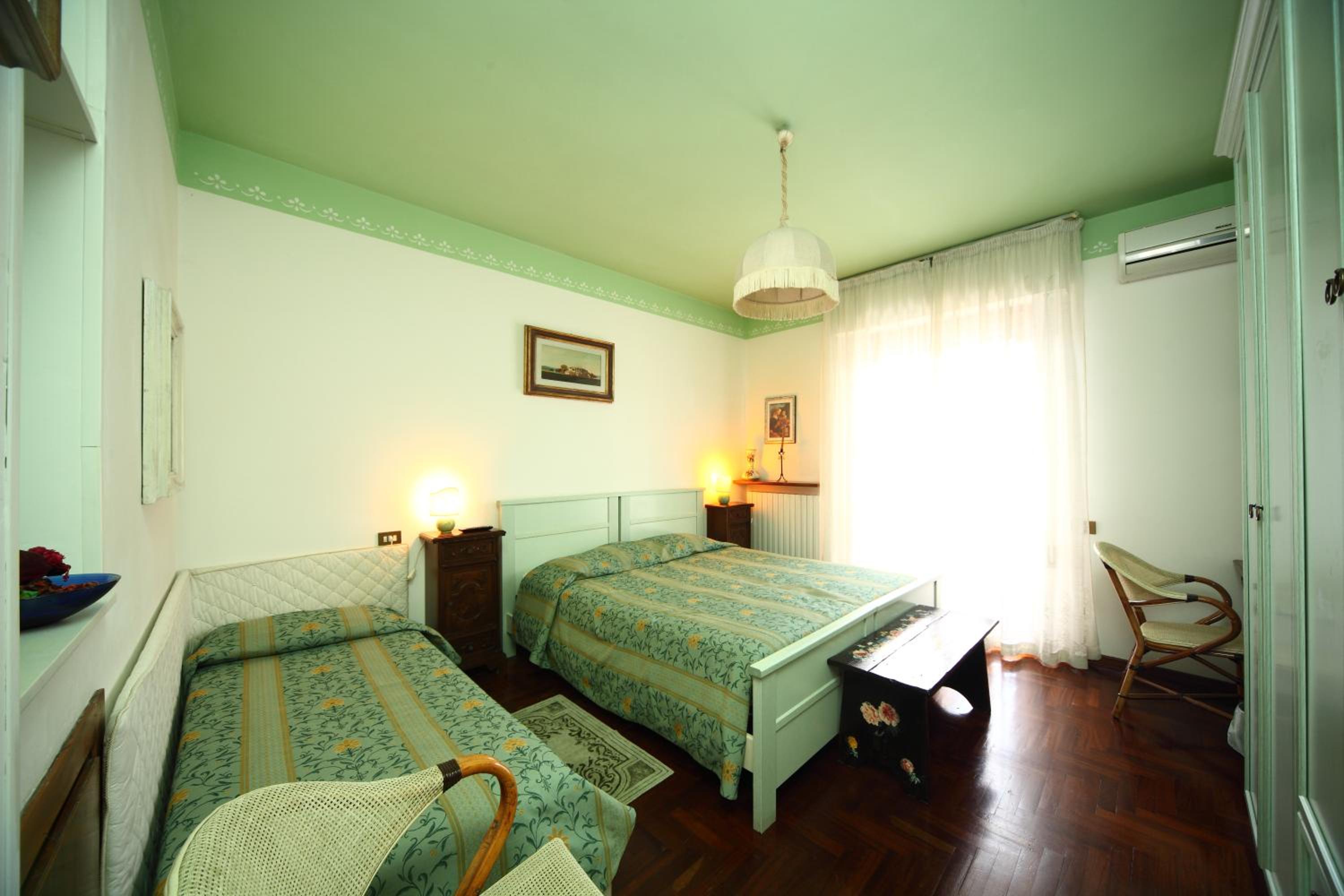 Triple Room with Private Bathroom photo 2