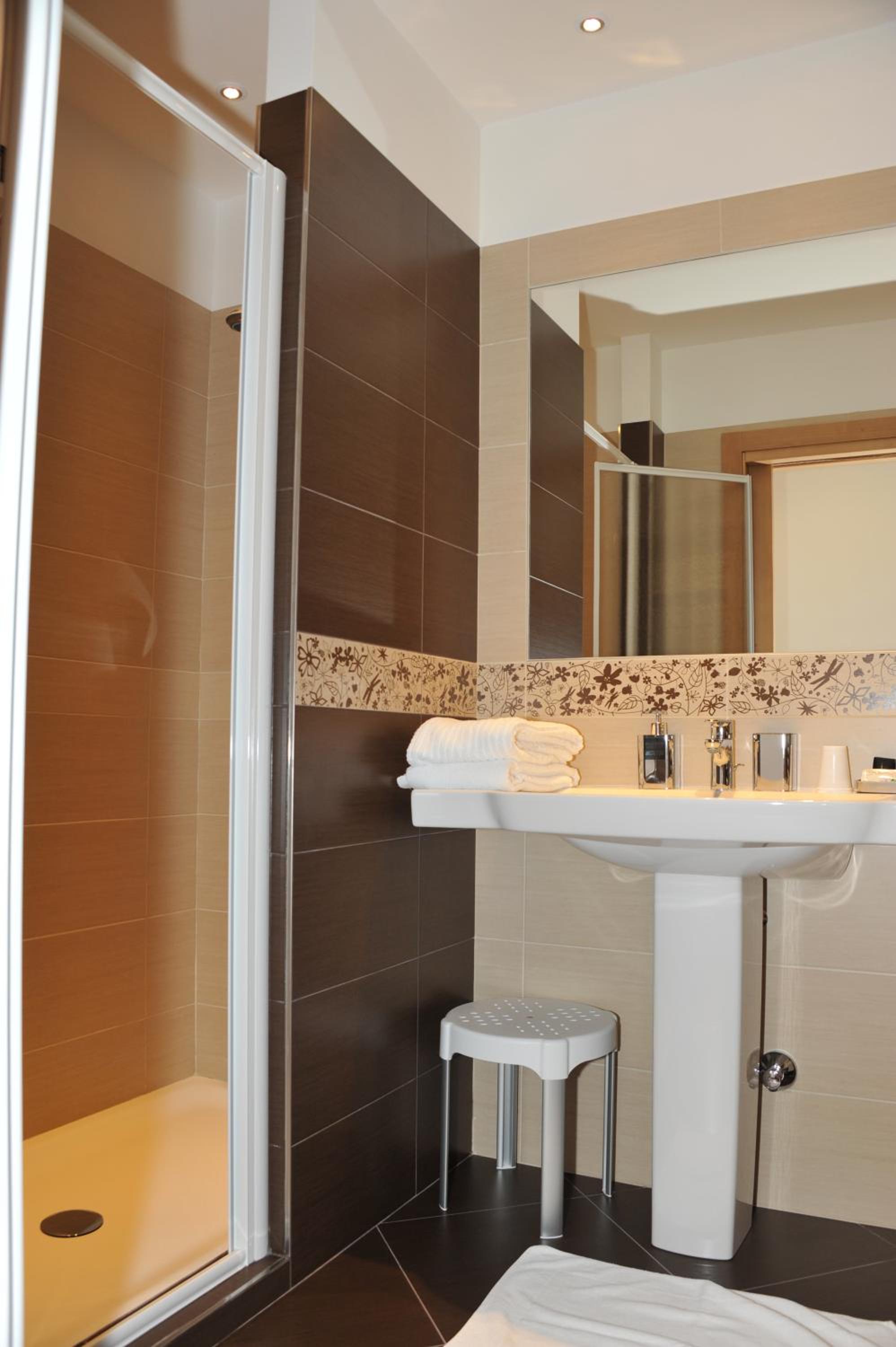 Standard Double or Twin Room photo 2