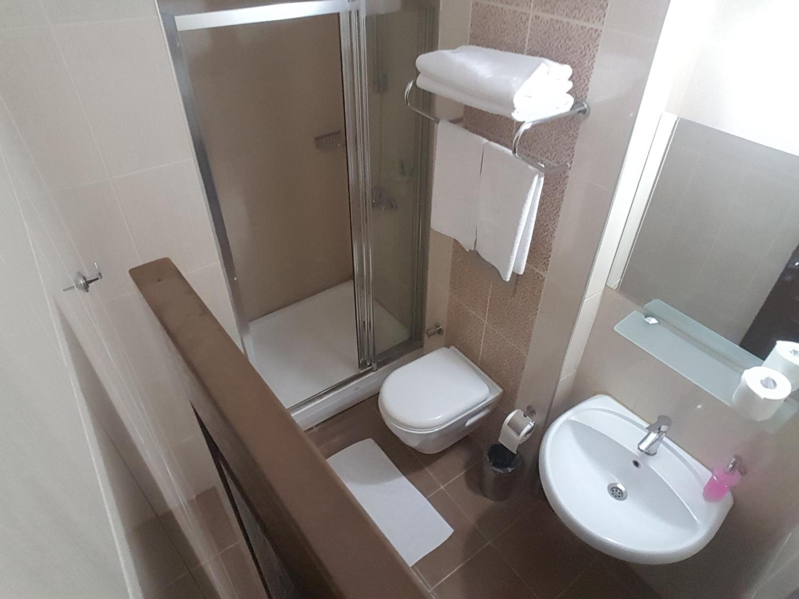 Double or Twin Room - Photo 5