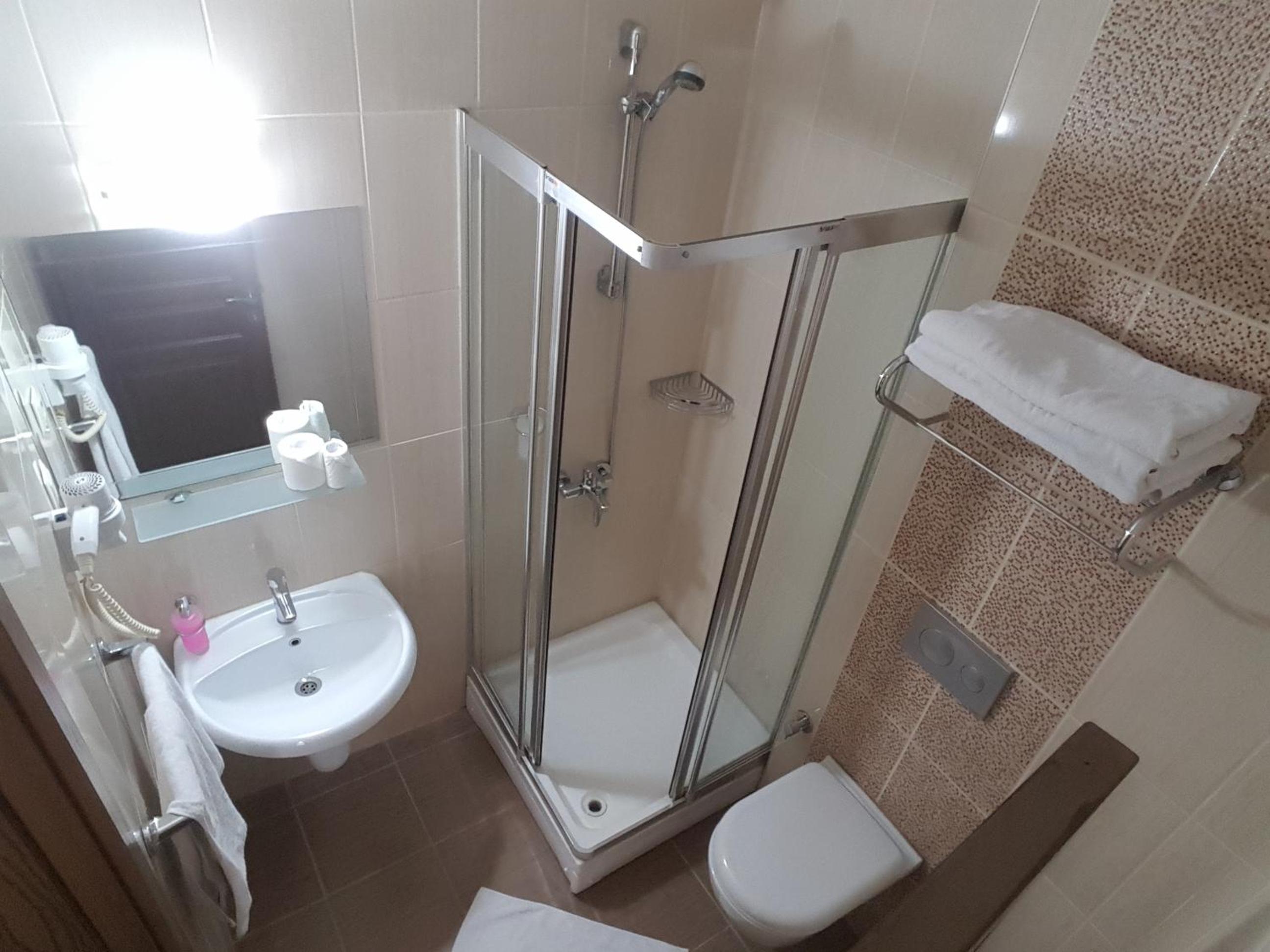 Double or Twin Room - Photo 6