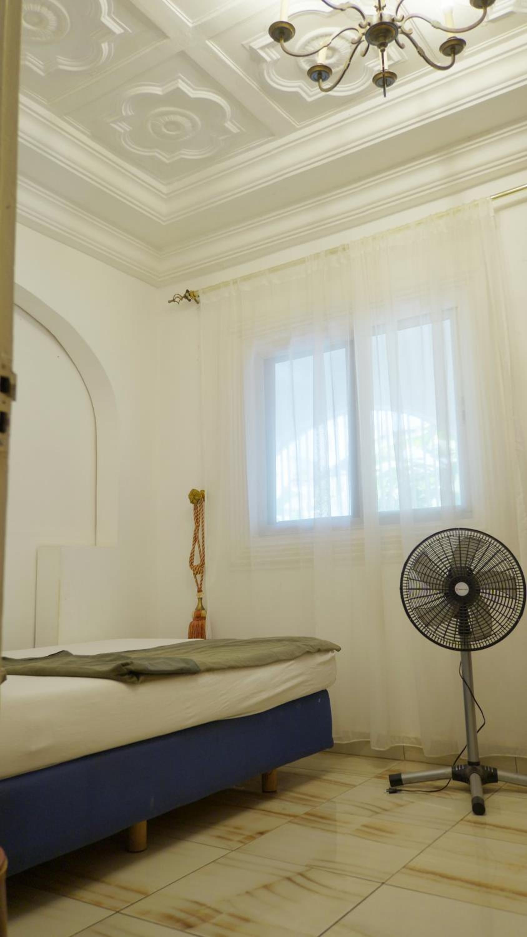 Standard Single Room with Shared Bathroom photo 3