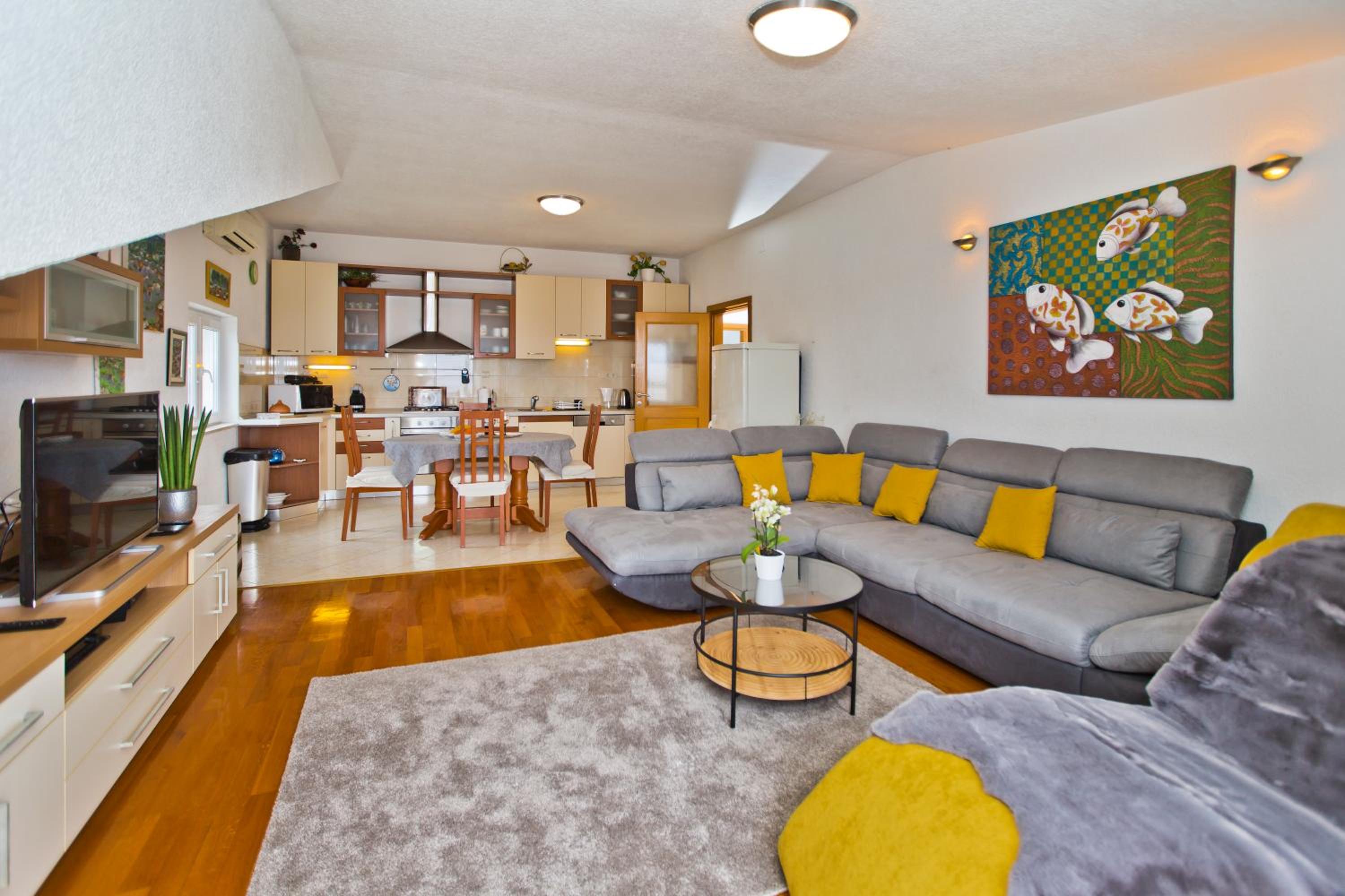 Two-Bedroom Apartment with Balcony photo 2