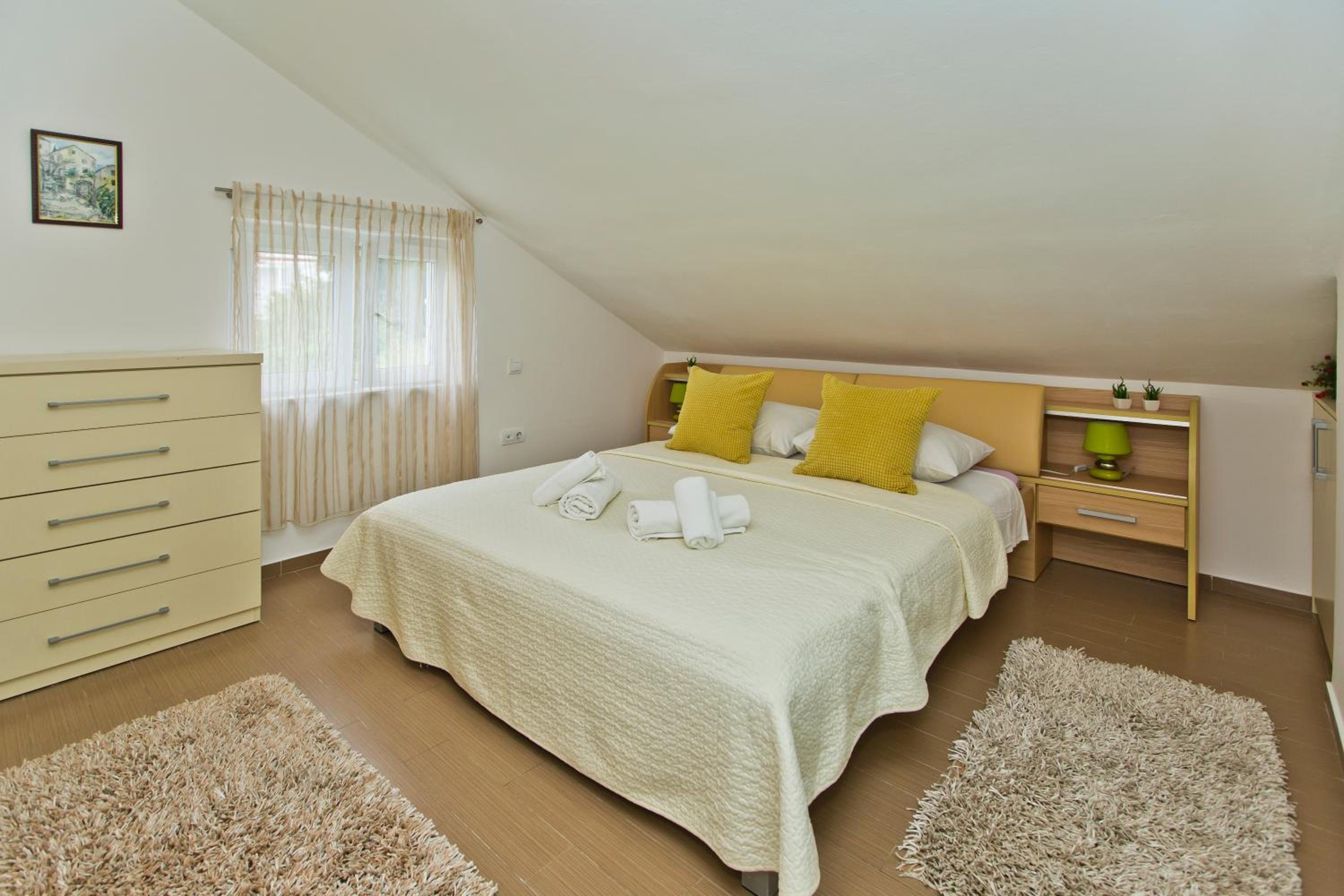Two-Bedroom Apartment with Balcony photo 3