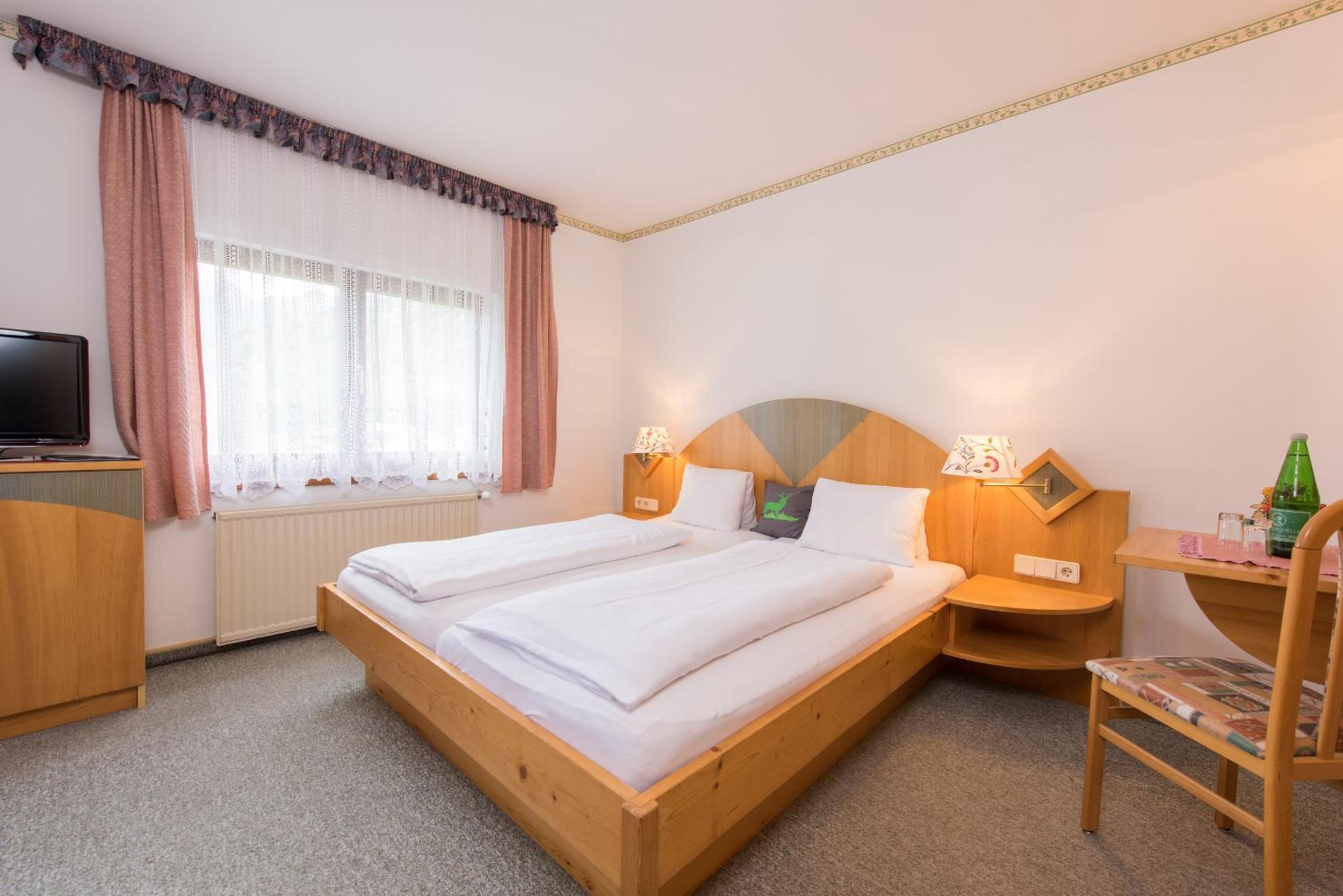 Double Room with Mountain View - Photo 2
