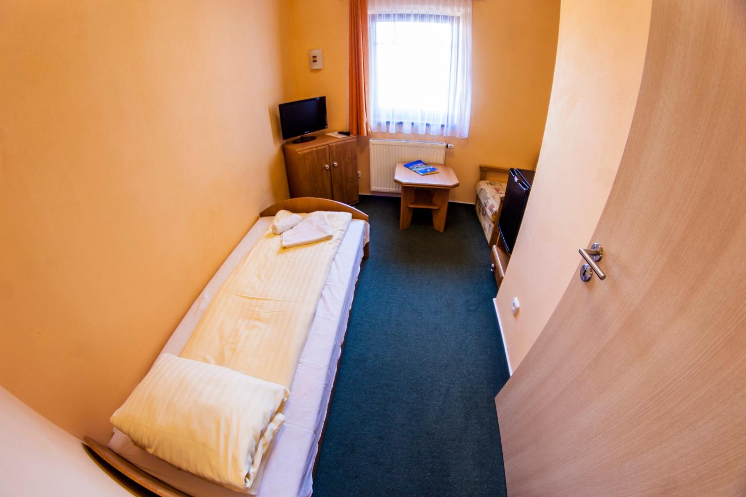 Standard Triple Room photo 2