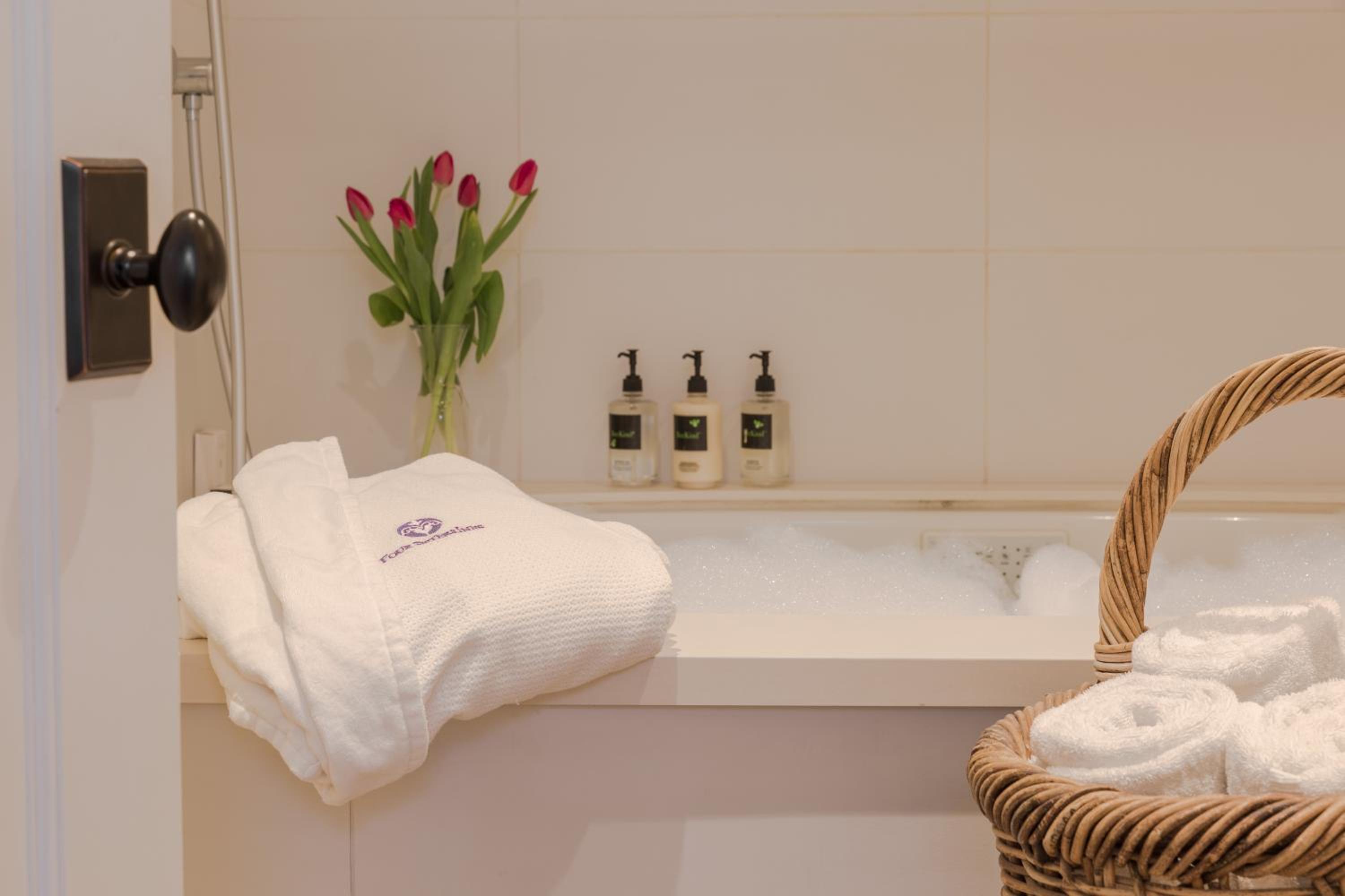 The Loft Spa Suite - Photo 3