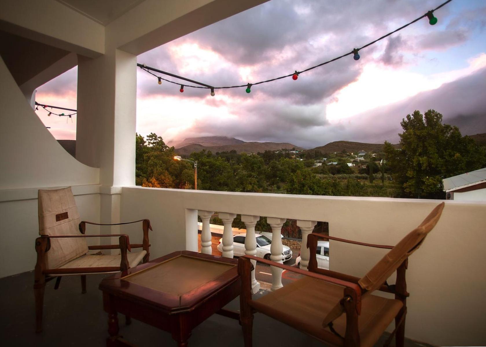Family Room with Balcony photo 2