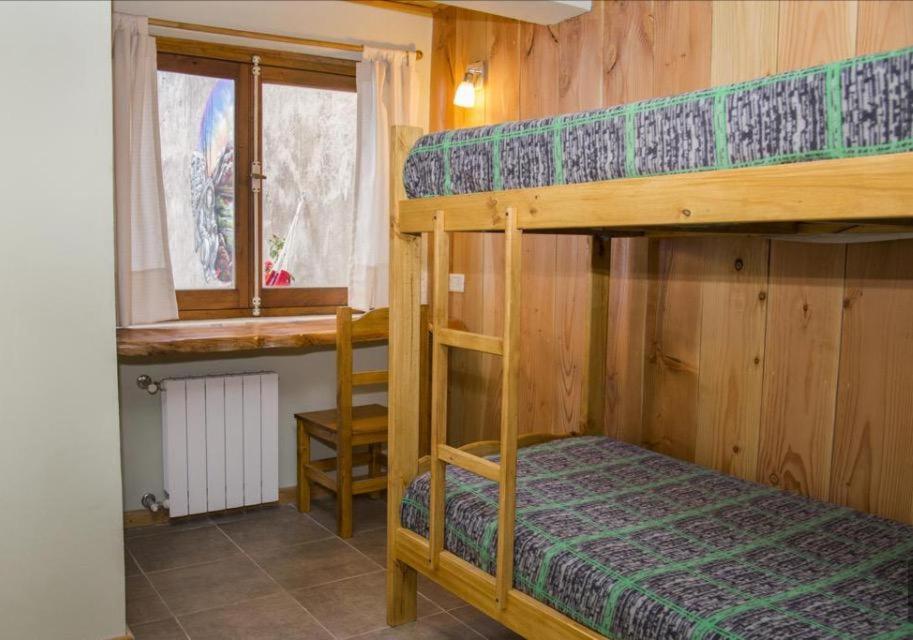 Bed in 4-Bed Female Dormitory Room photo 2