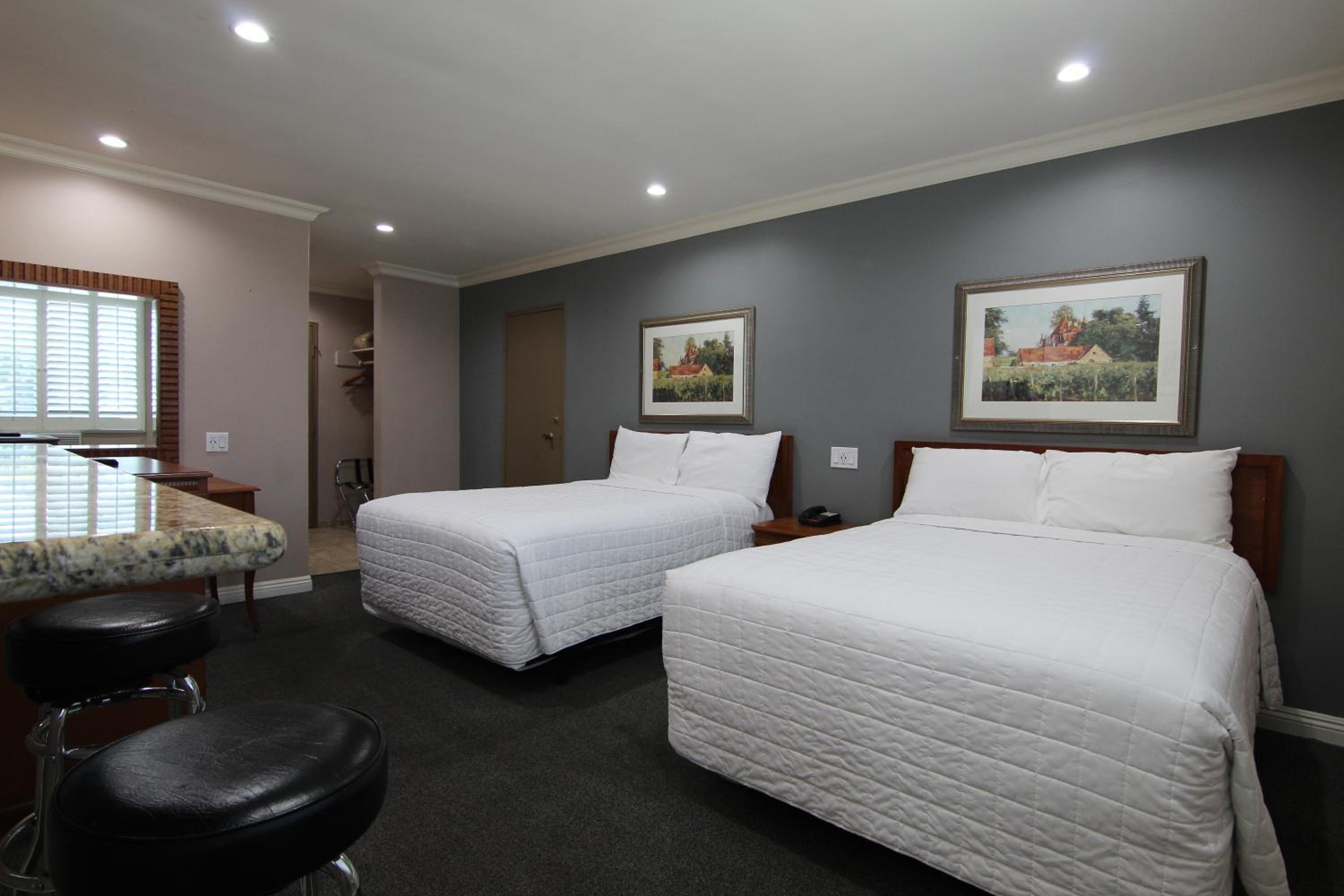 Deluxe Family Room