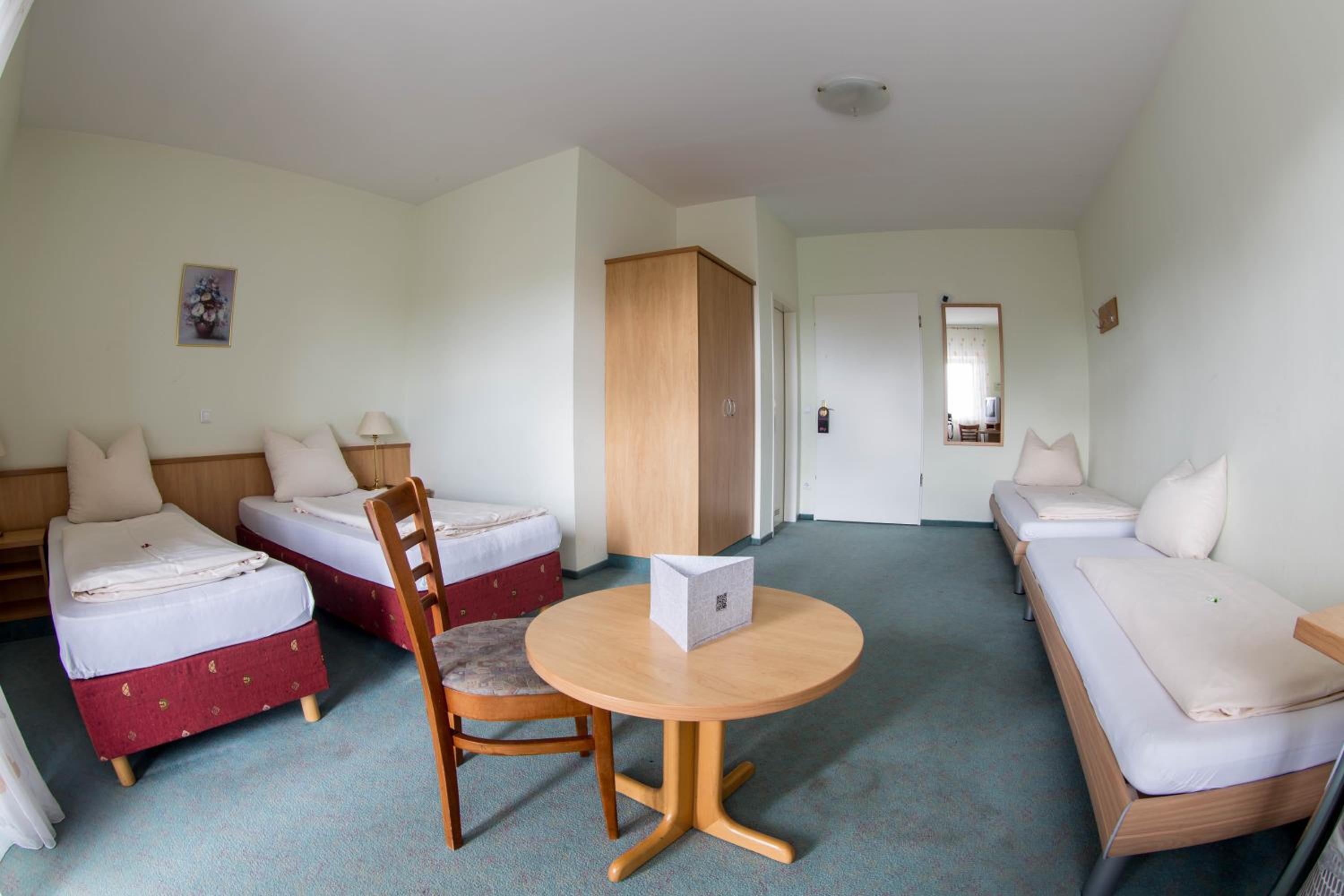 Quadruple Room - Photo 4