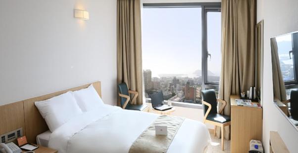 [Brunch PKG] Deluxe Twin Room with Sea View