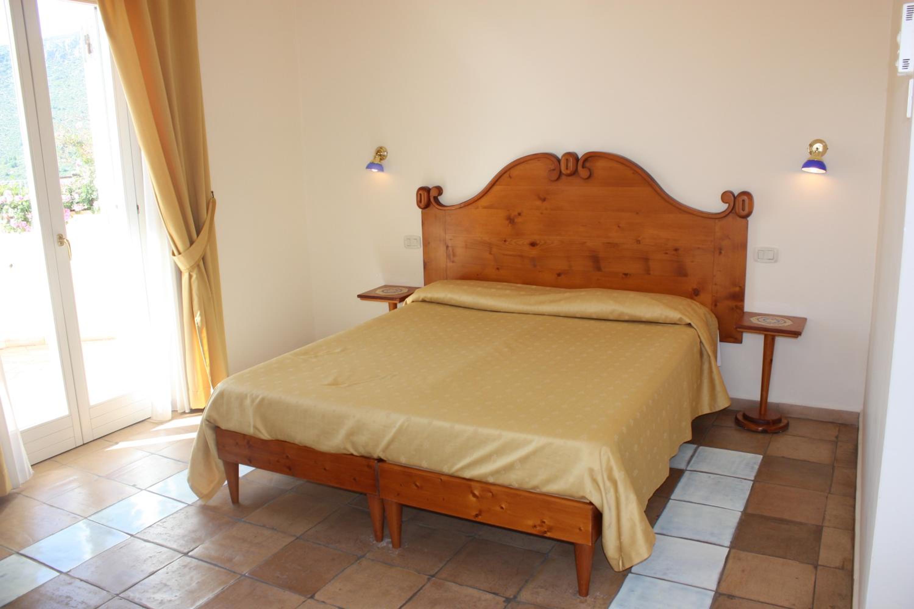 Double or Twin Room with Garden View photo 1