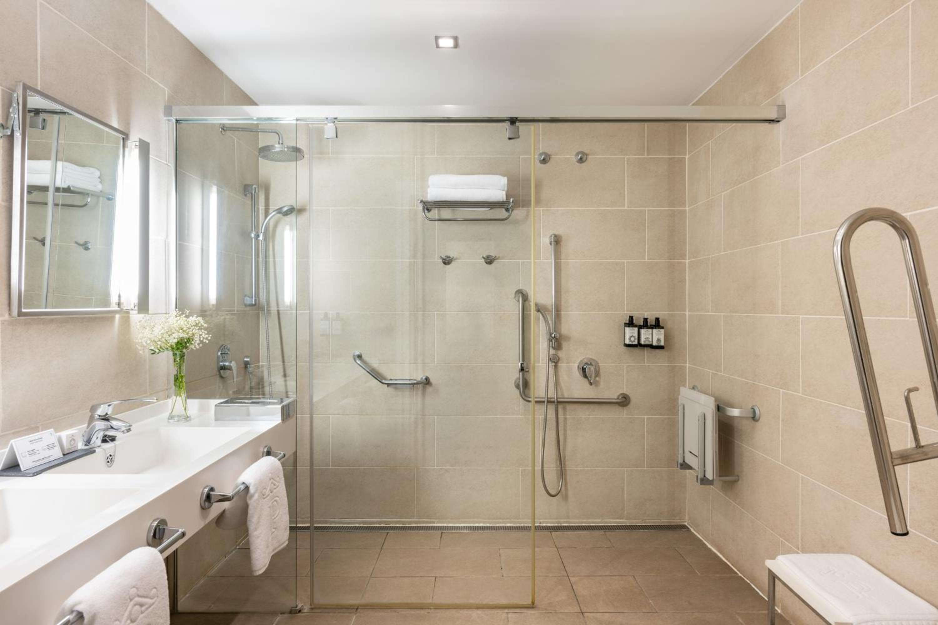Twin Room with Shower photo 2