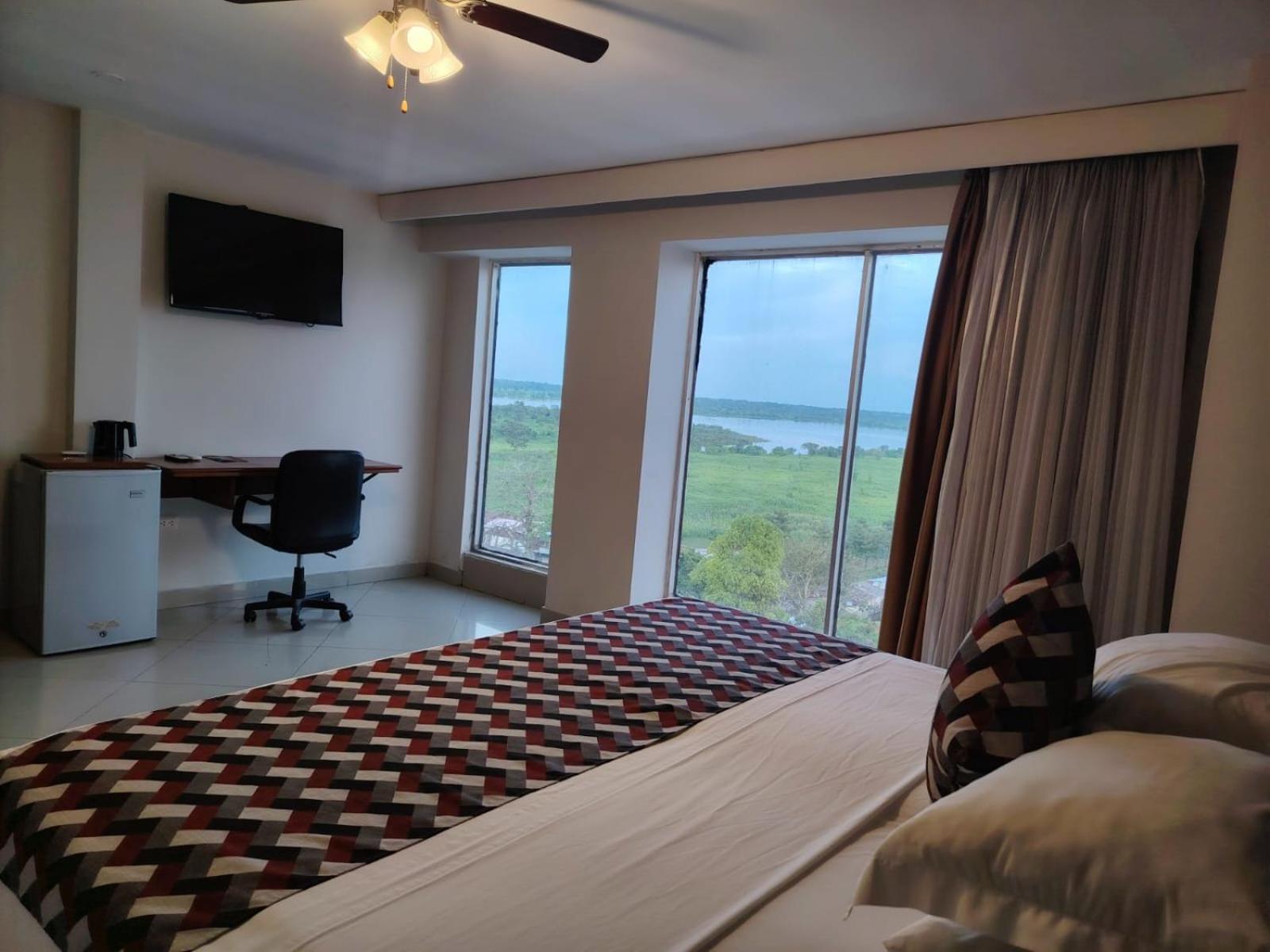 King Room with Lake View photo 2