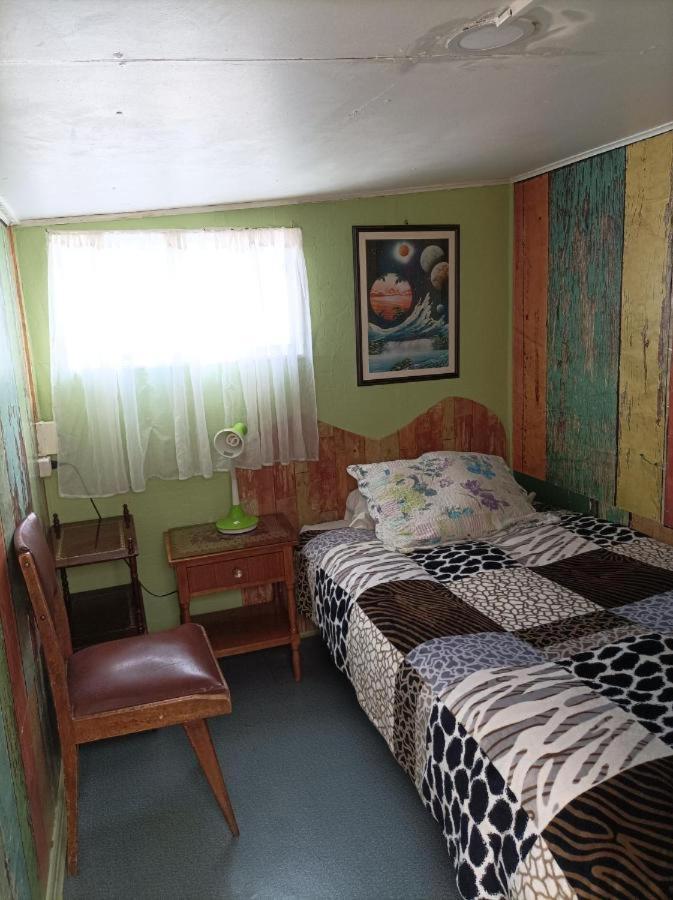 Single Room with Shared Bathroom photo 3