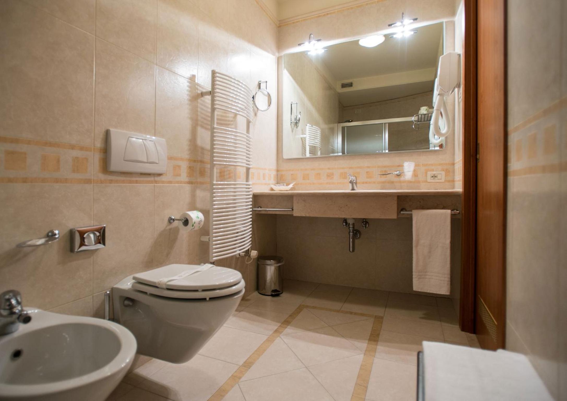 Single Room - Photo 2