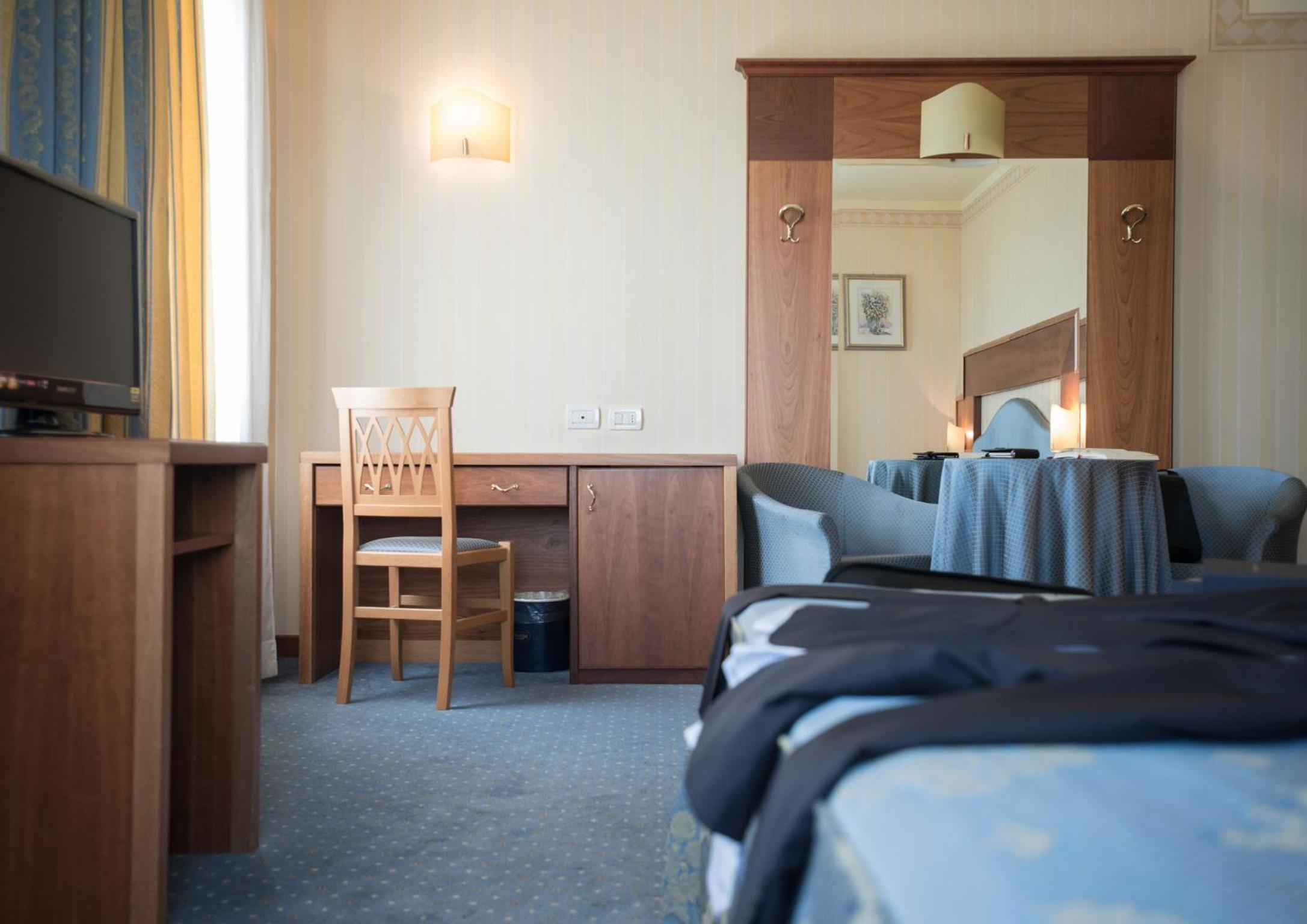 Standard Double Room - Photo 2