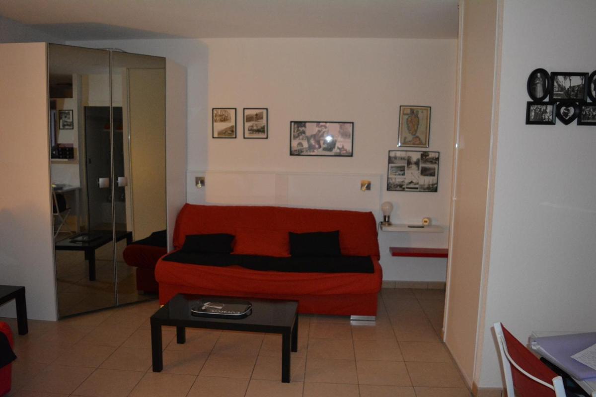 Studio Apartment photo 1
