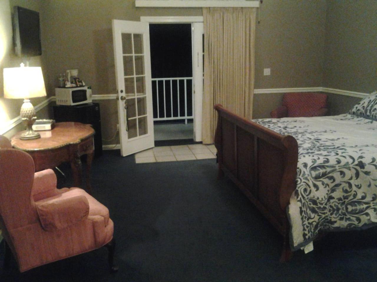 Deluxe King Suite with Spa Bath